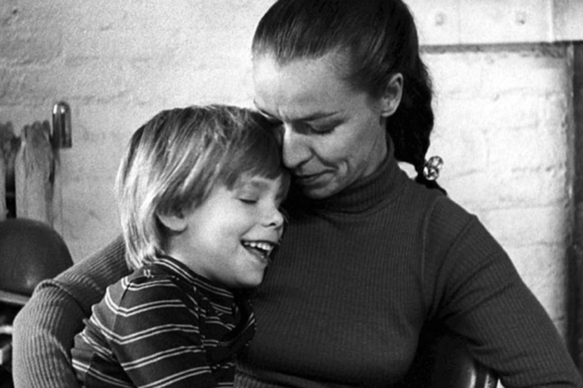 Julie y su hijo Etan, retratados por el padre de familia