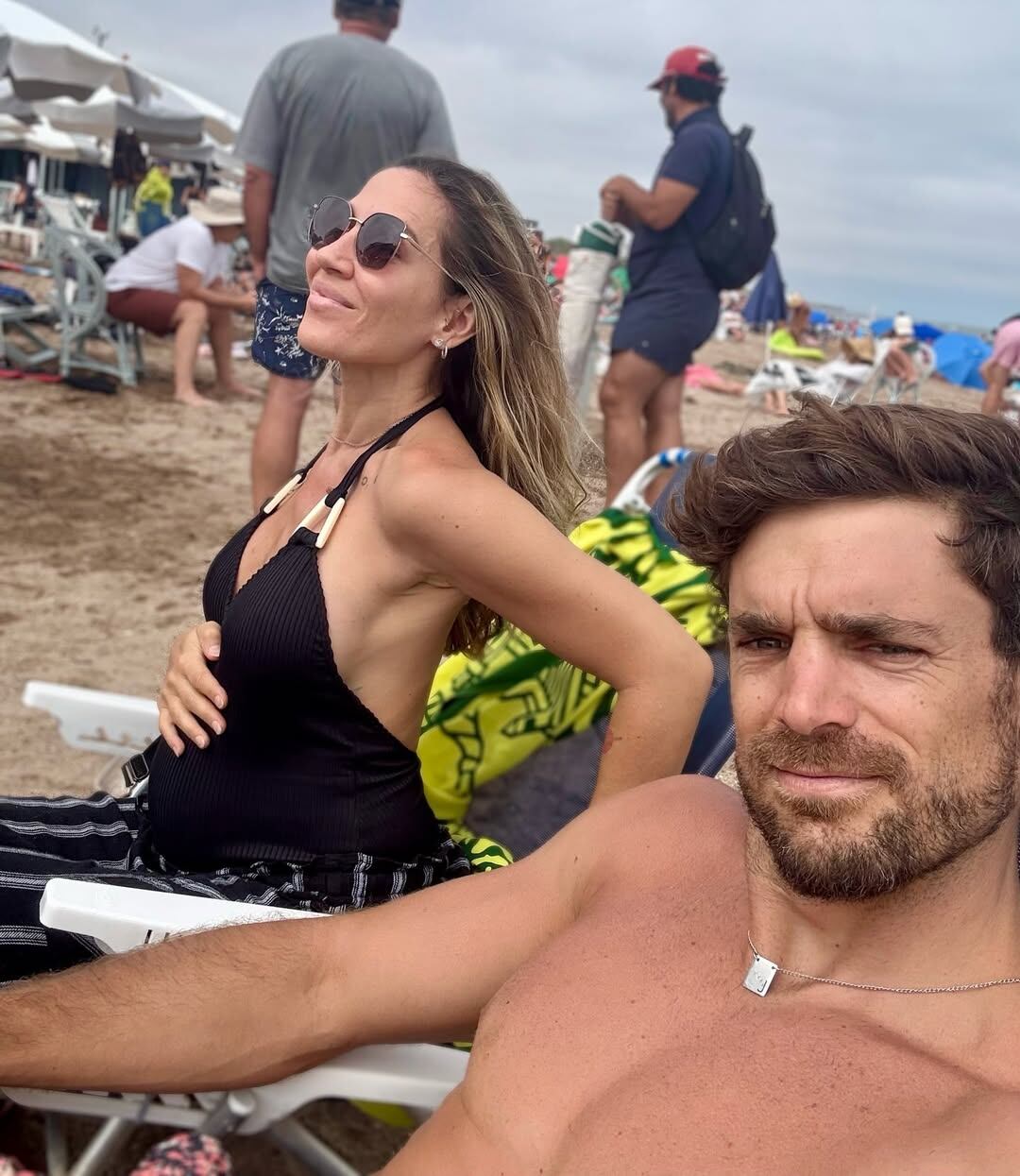 Jimena y Matías disfrutaron de la playa de Quequén (Foto: Instagram @jmena)