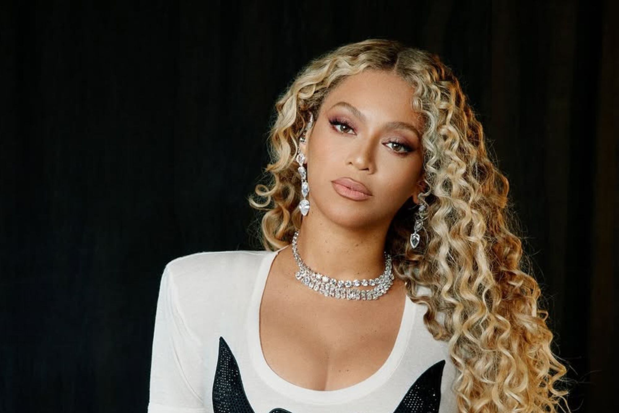 El alto porcentaje de la artista se debe a sus cejas, ojos y labios