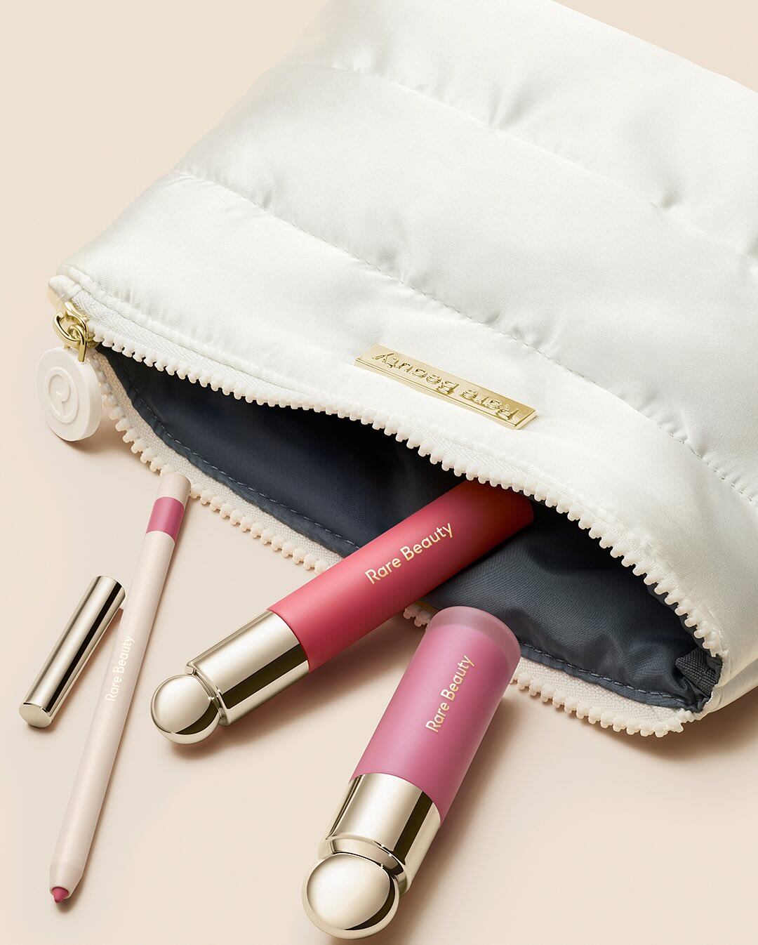 Este es el kit de make up que lanzó Selena tras su boda (Instagram/@selenagomez)