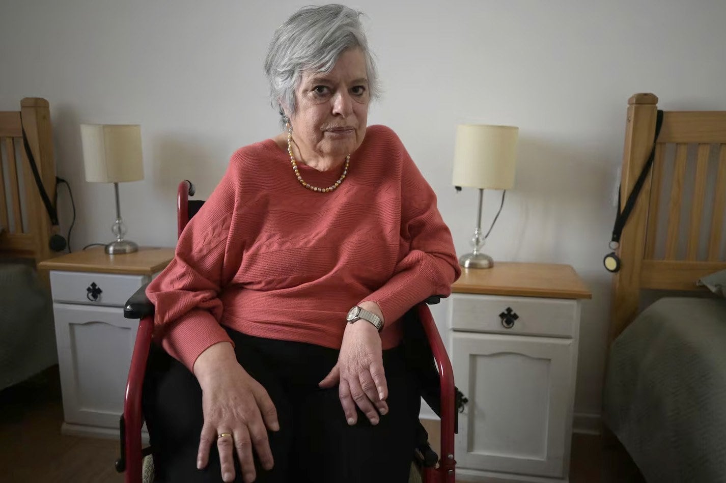 Beatriz Gelos, que sufre de ELA, apoya la ley de Muerte digna en Uruguay. (Foto: AFP/Eitan Abrahamovich).