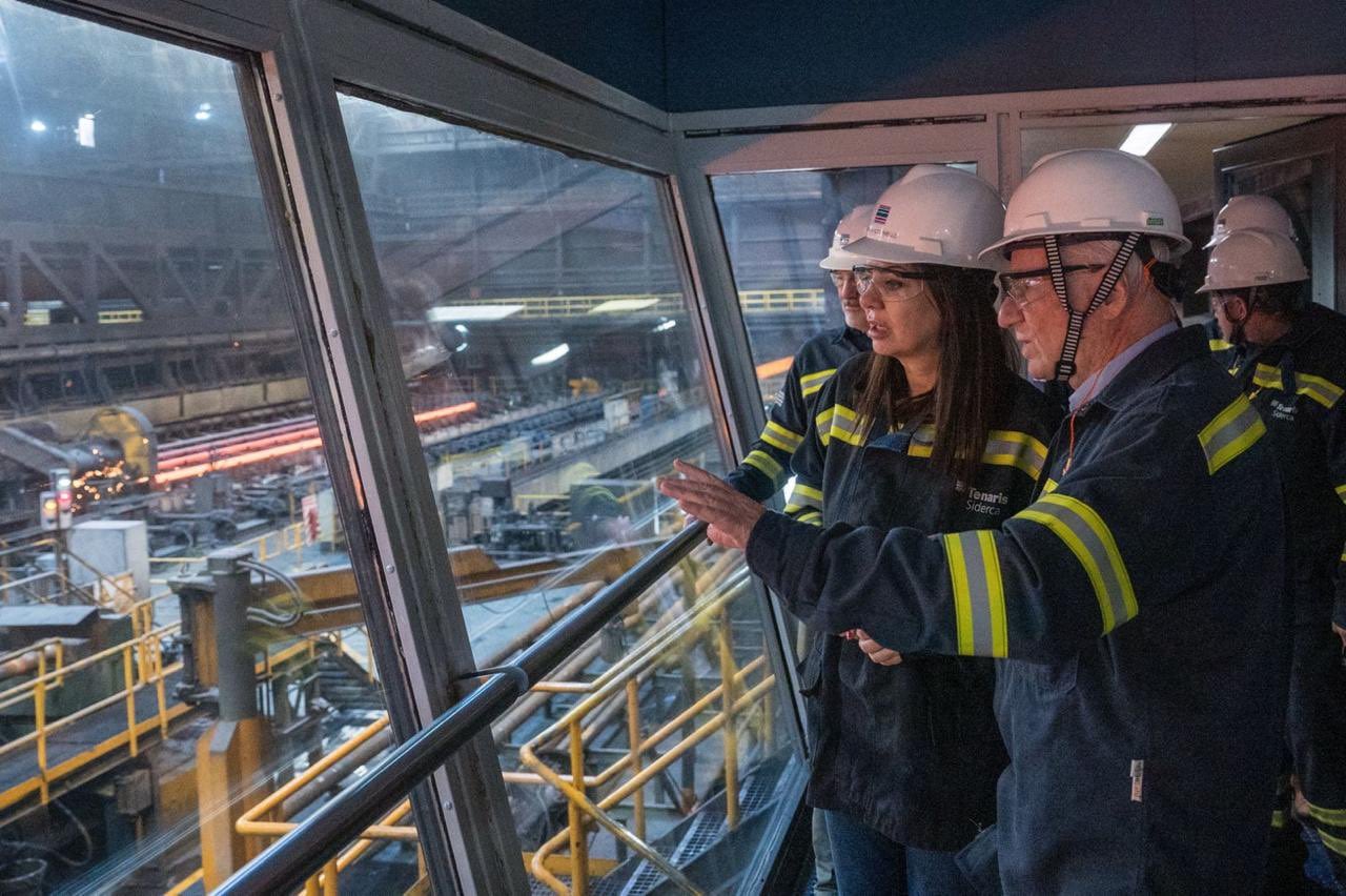 La ministra Sandra Pettovello, con Paolo Rocca, en Campana