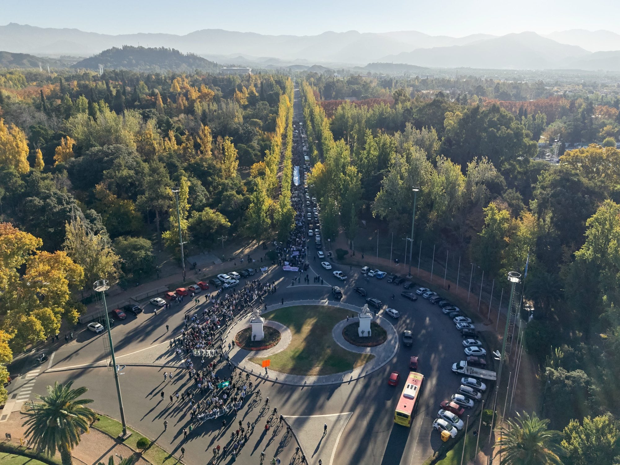 Estudiantes, docentes, no docentes y organizaciones sociales participan de la cuarta Marcha Federal Universitaria en defensa de la educación pública y en reclamo por mayor financiamiento para las universidades nacionales, en la ciudad de Mendoza