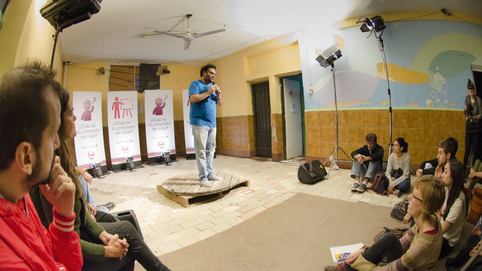 Cerezo dando una charla motivacional