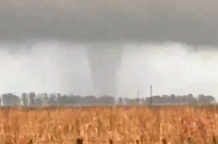 Los videos más impactantes del temporal que azotará al AMBA desde la medianoche: inundaciones, granizo y un tornado