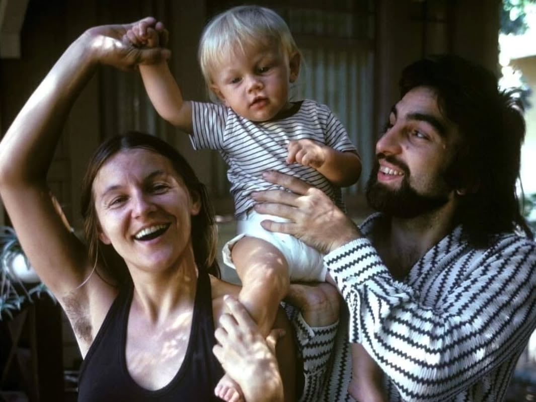 La extravagante familia de Leo DiCaprio, entre el underground estadounidense, la bohemia y el sijismo