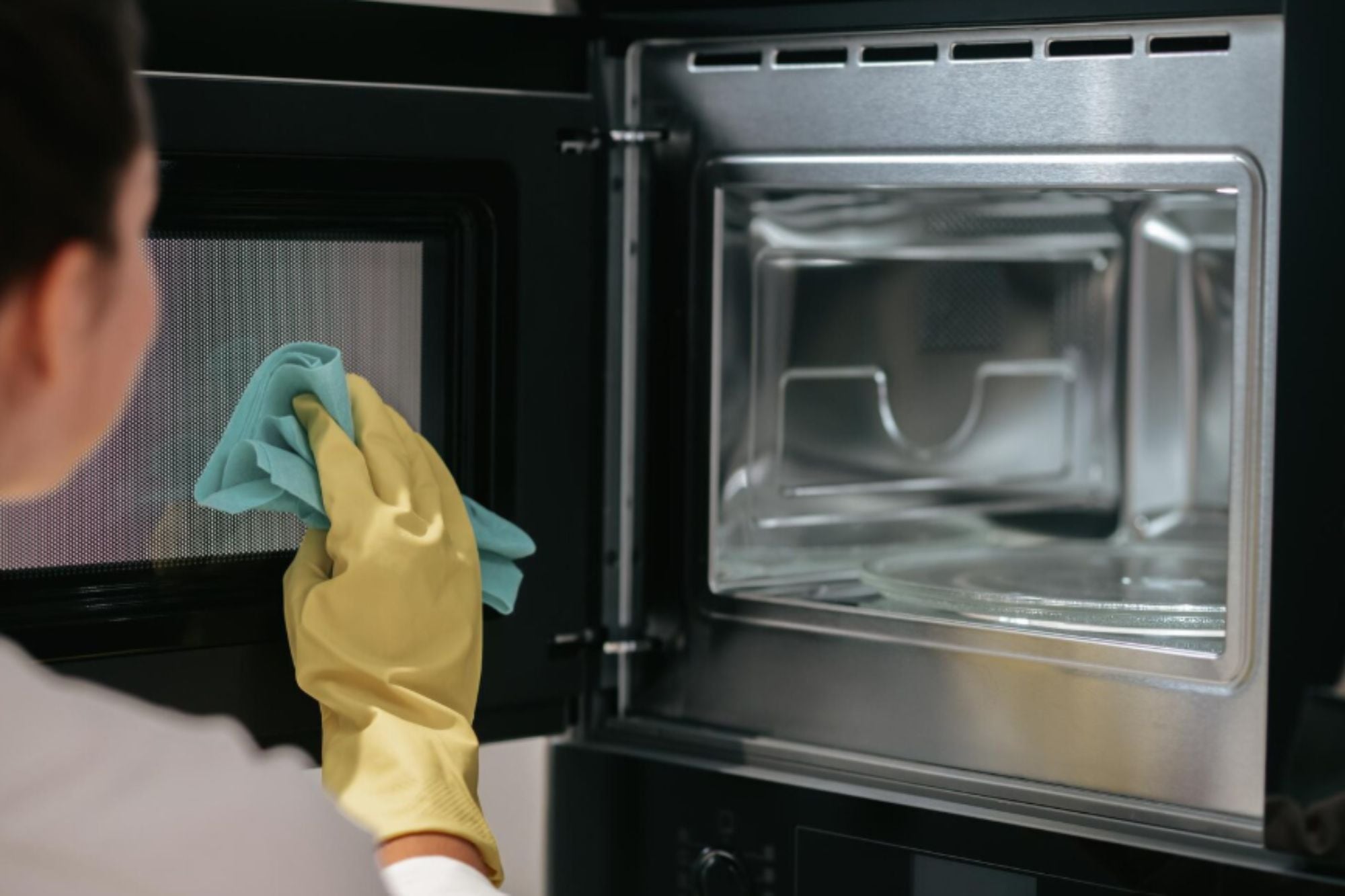 El truco casero para sacar la grasa del horno con dos ingredientes que seguro tenés en casa