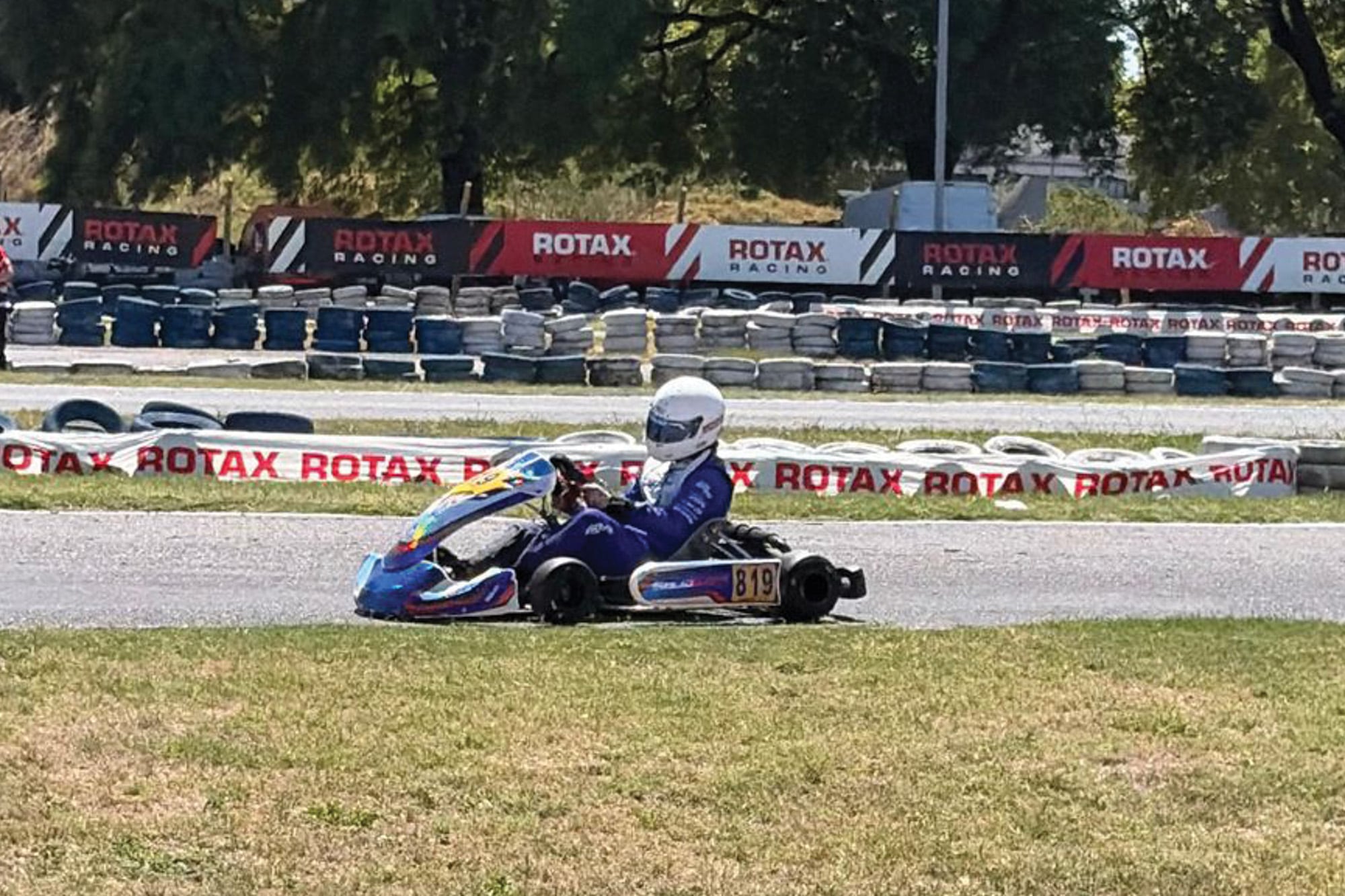 Lucas a bordo de su karting en plena carrera