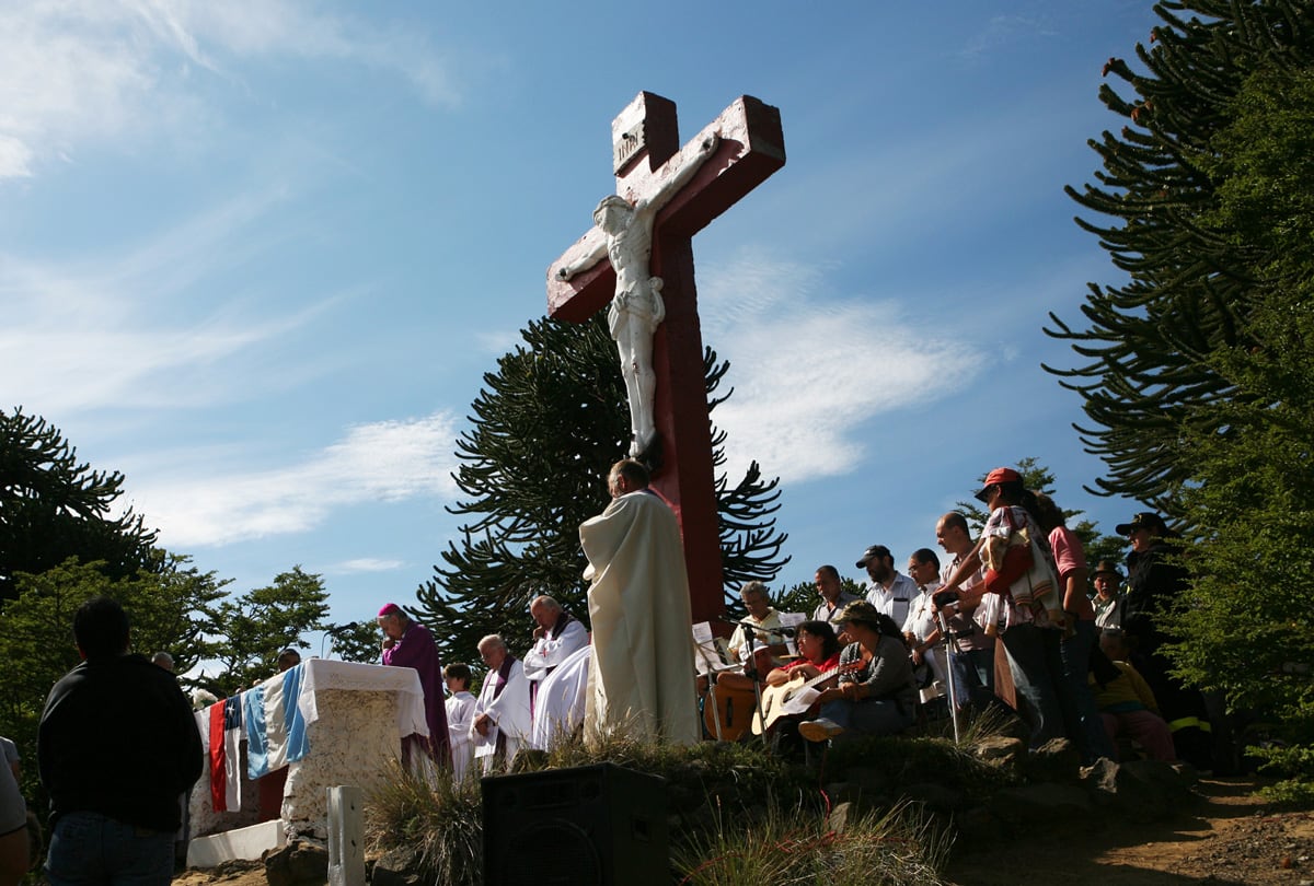 A través del paso Tromen con el Cristo de los cerros, el camino de la fe, une Argentina y Chile