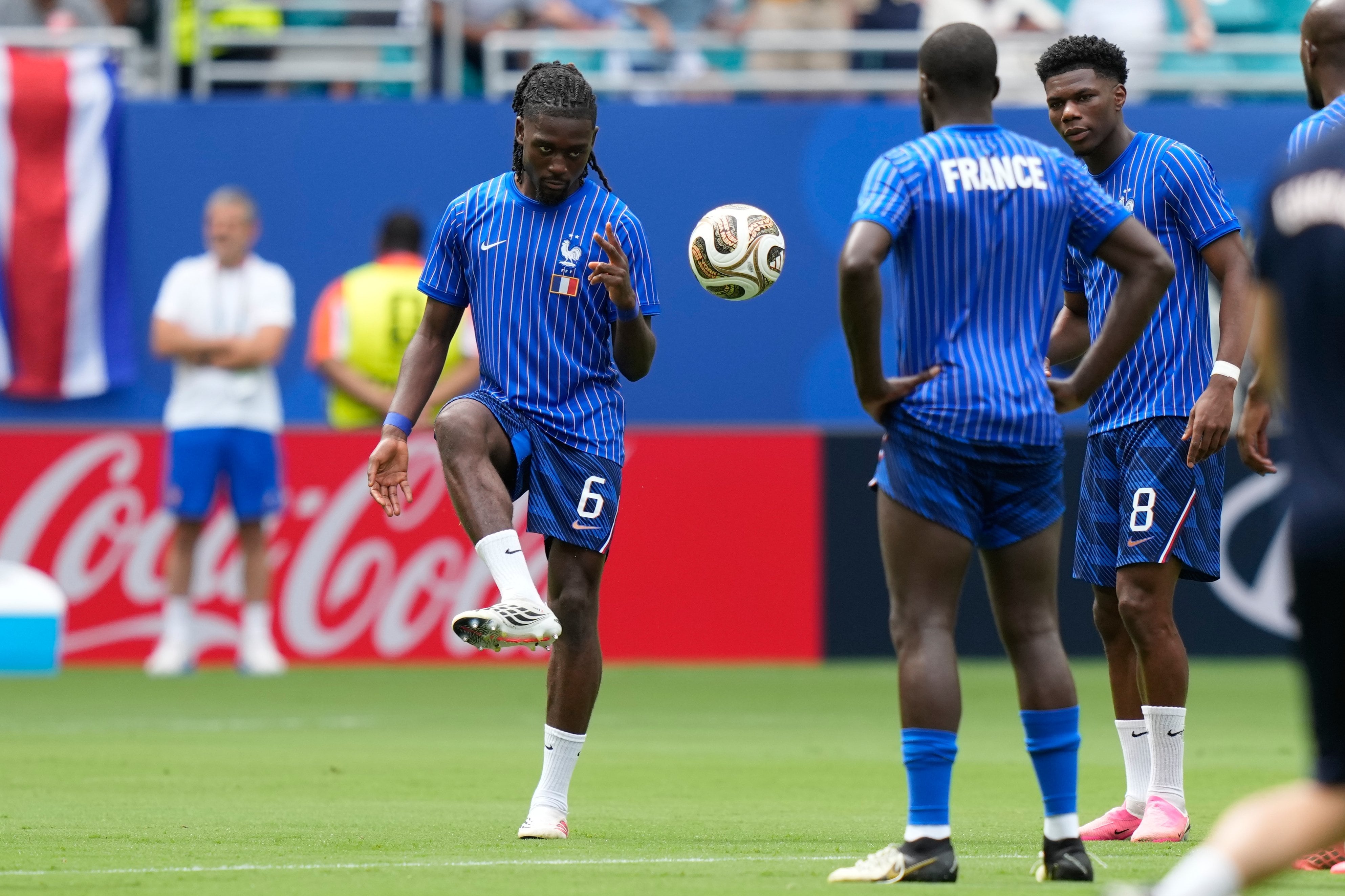 Manu Kone entrando en calor