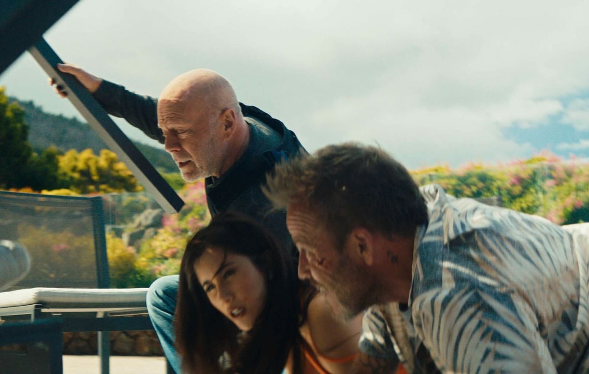 La película de 90 minutos protagonizada por John Travolta y Bruce Willis que se ubicó en el podio de Netflix