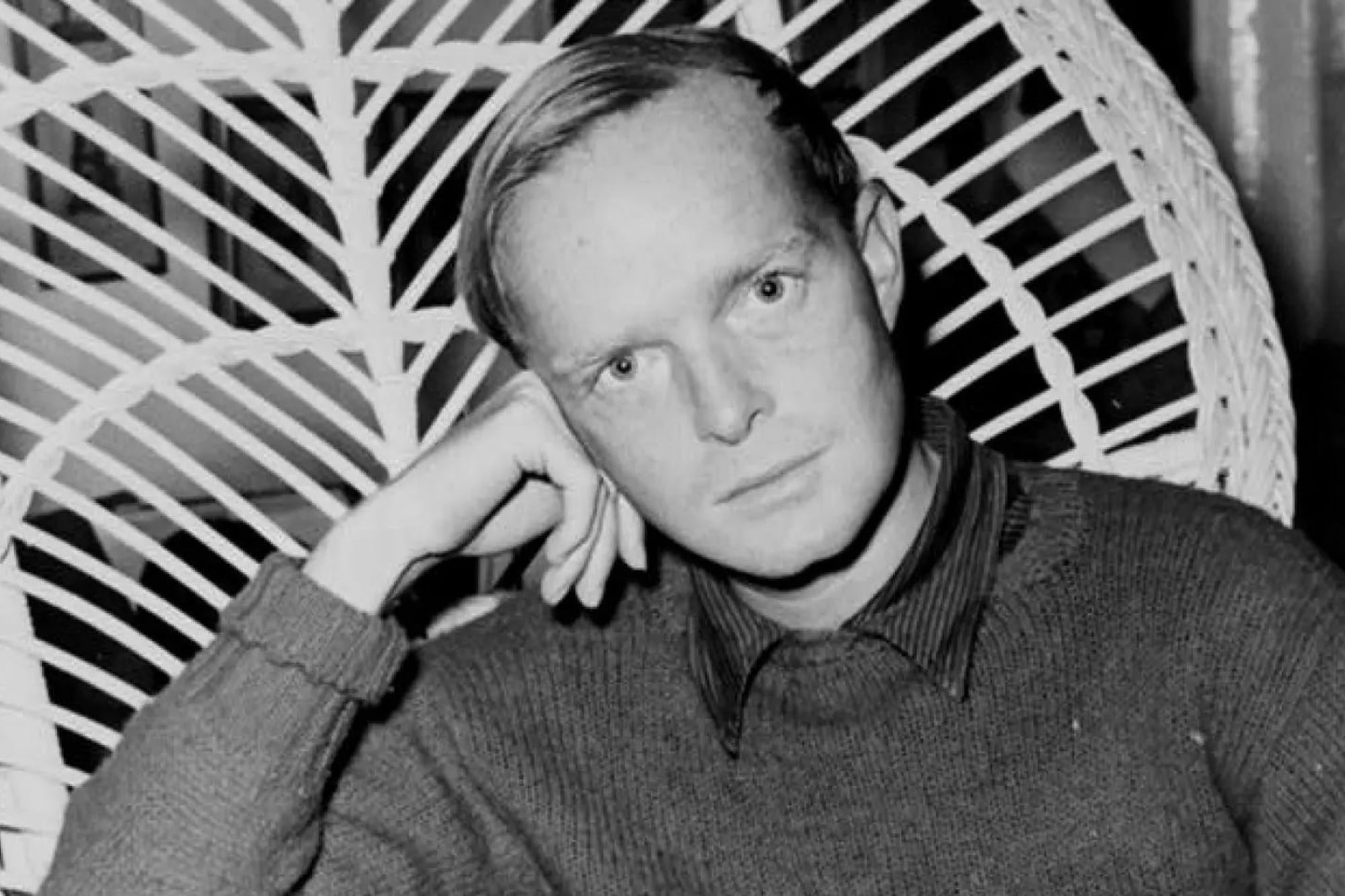 Truman Capote, escritor: “Toda vida humana tiene sus estaciones y ciclos, y ningún caos personal puede ser permanente” 6 Con apenas 23 años publicó Otras voces, otros ámbitos (1948), una novela de formación que lo instaló de inmediato en el mapa literario