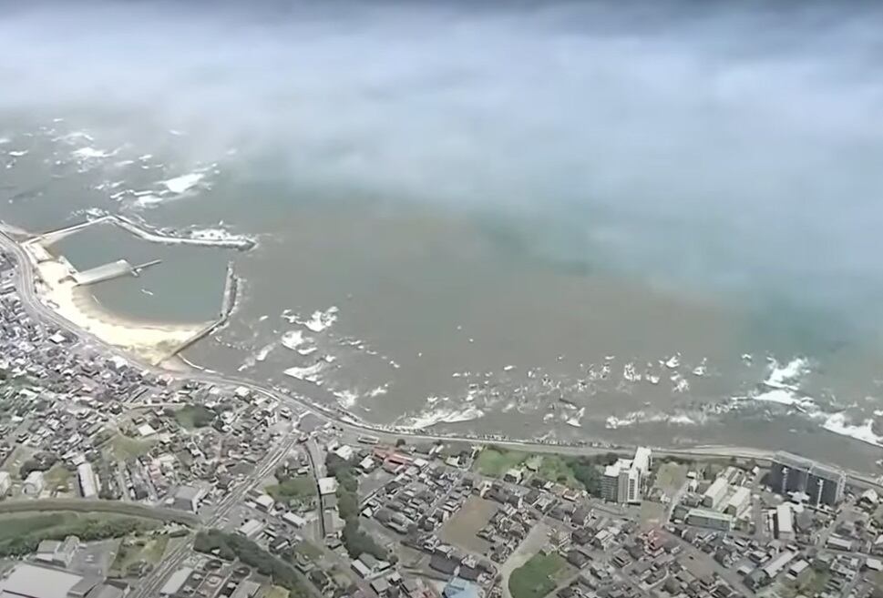 Tras recordar que los errores de cálculo implican que 80 millones de personas viven bajo el nivel del mar hoy, Andrew Shepherd plantea que el riesgo acecha a otros 50 millones