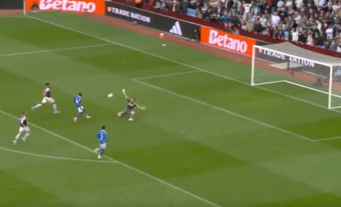 Aston Villa venció 4-3 a Sunderland con una salvada descomunal de Dibu Martínez en el tiempo añadido