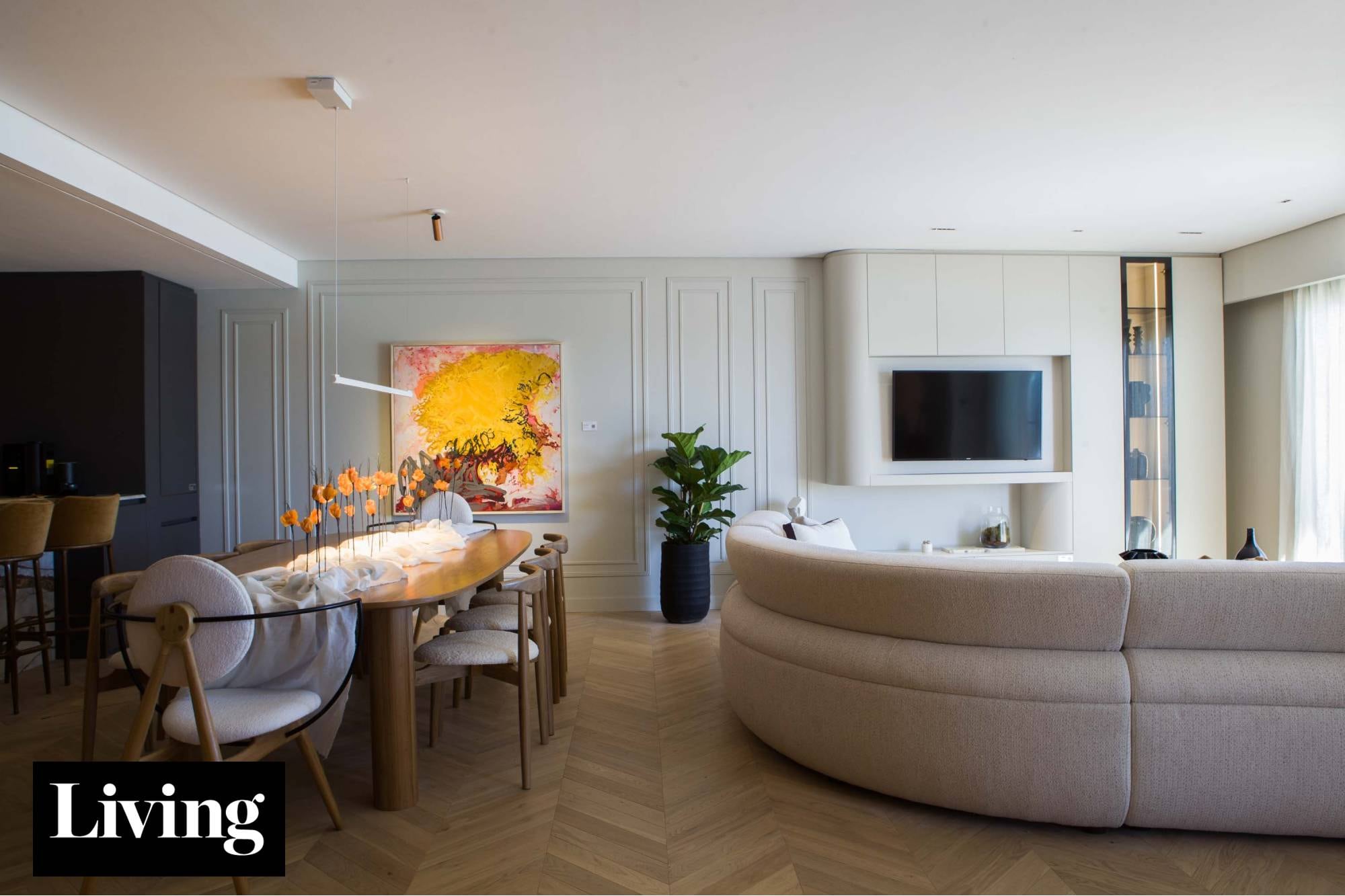 Con elementos clásicos y soluciones modernas, recorremos el departamento de una familia amante de la música