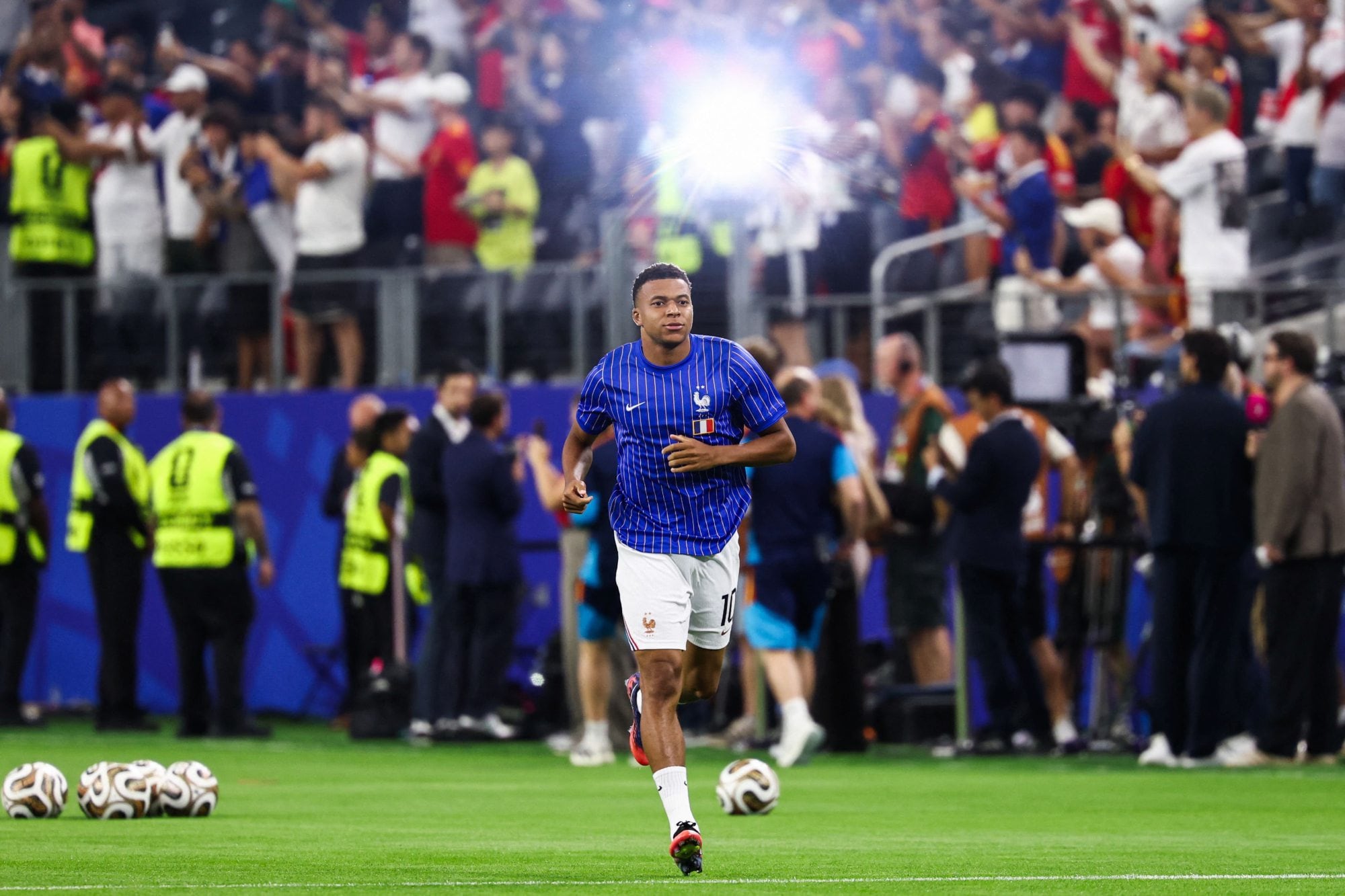 Kylian Mbappé, durante el calentamiento previo al partido entre Francia y España, en Dallas