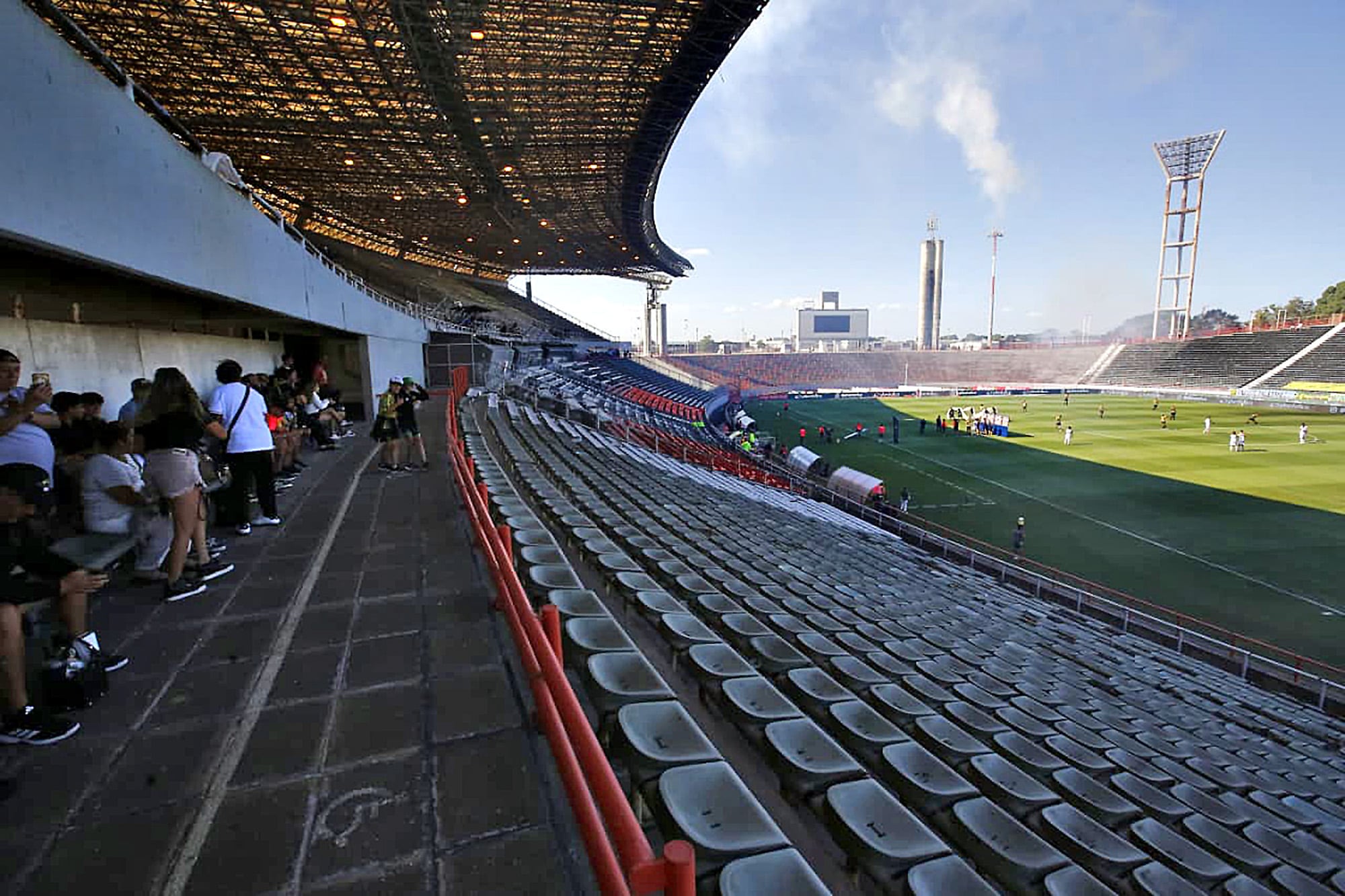El partido de Aldosivi frente a Defensa y Justicia en el estadio de Mar del Plata