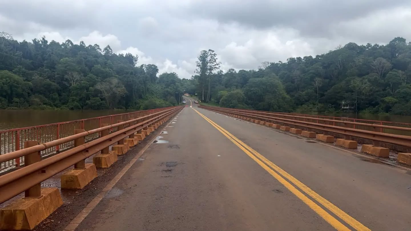Corte del puente Paranay en la ruta nacional 12