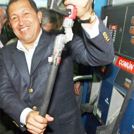 Chávez, durante la inauguración de la primera estación de servicio Enarsa-Pdvsa