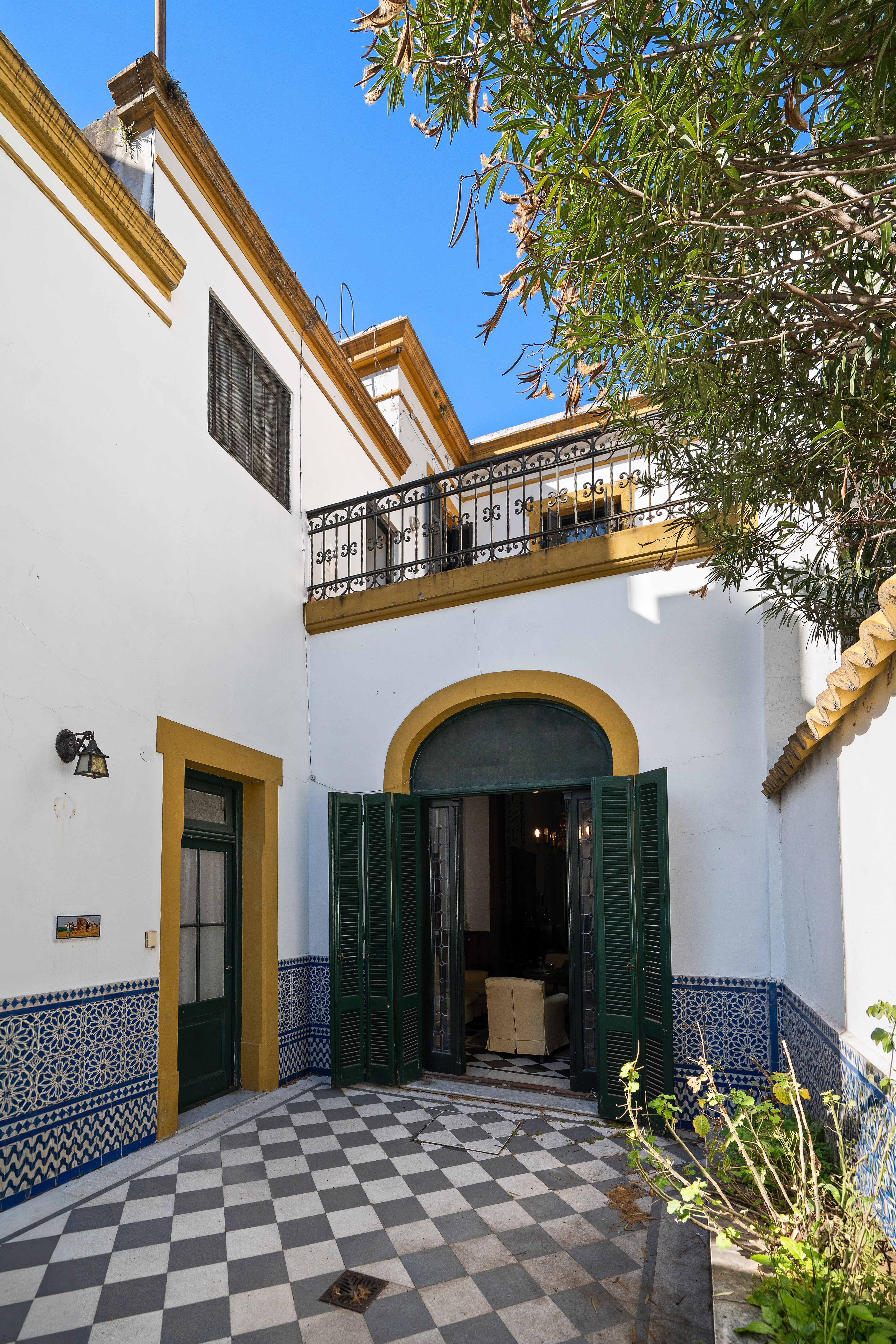 La casa conserva detalles originales y mixturas de corrientes arquitectónicas
