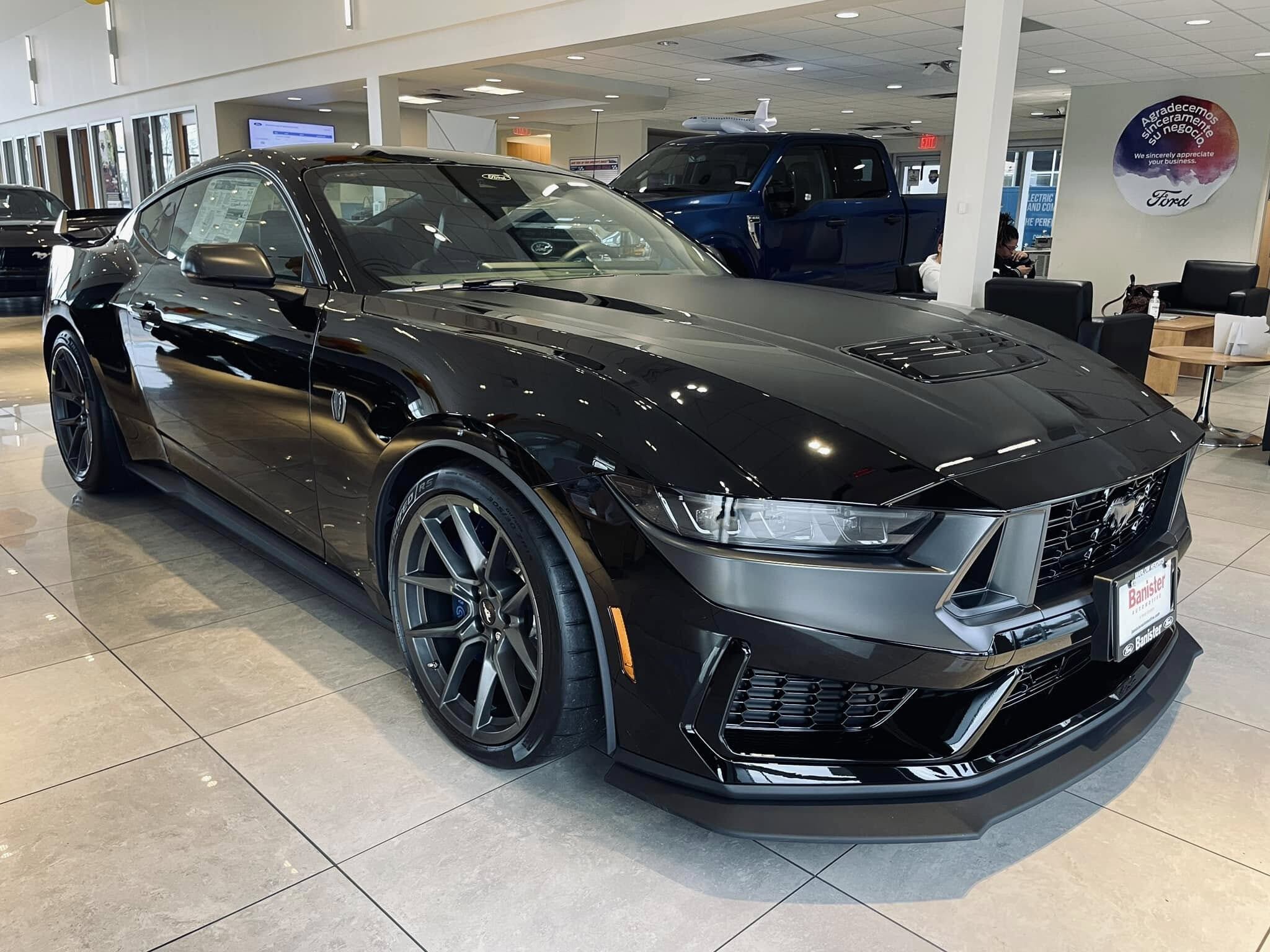 Se destinaron US$121.450 en la compra de dos vehículos Ford Mustang GT