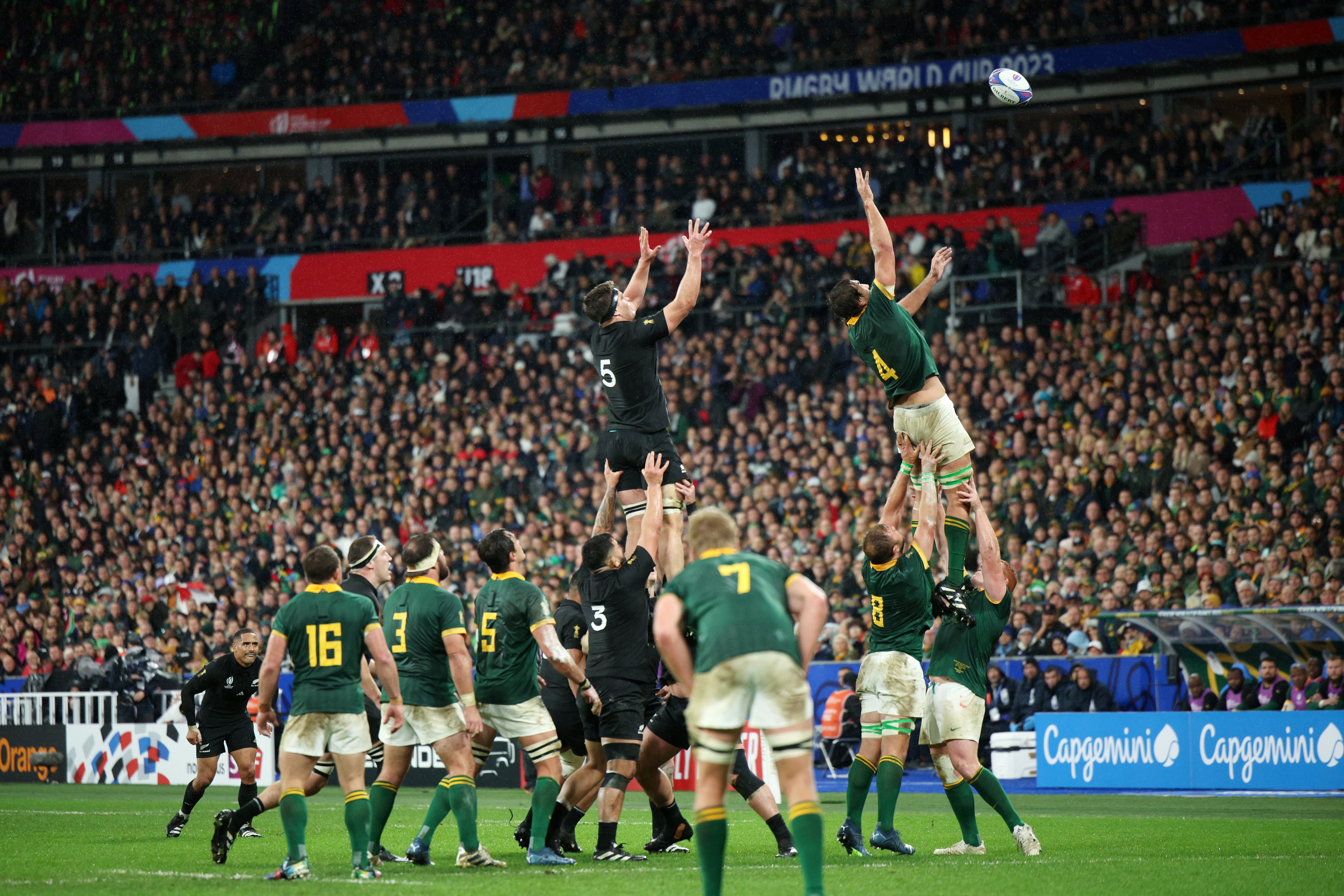 La final que Sudáfrica le ganó a Nueva Zelanda culminó Francia 2023, un Mundial exitoso en lo deportivo, lo mediático y lo económico, tal vez el mejor de la historia; cuando Europa recibe la Copa del Mundo, los ingresos de World Rugby se potencian.