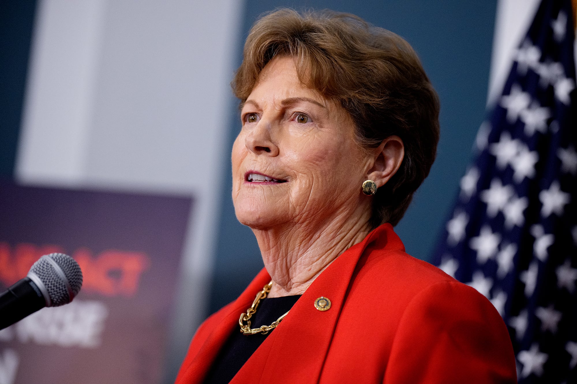 La senadora demócrata Jeanne Shaheen fue una de las que decidió cambiar su voto para viabilizar este paso de avance en busca de la apertura del gobierno federal estadounidense (Foto de Andrew Harnik/Getty Images)