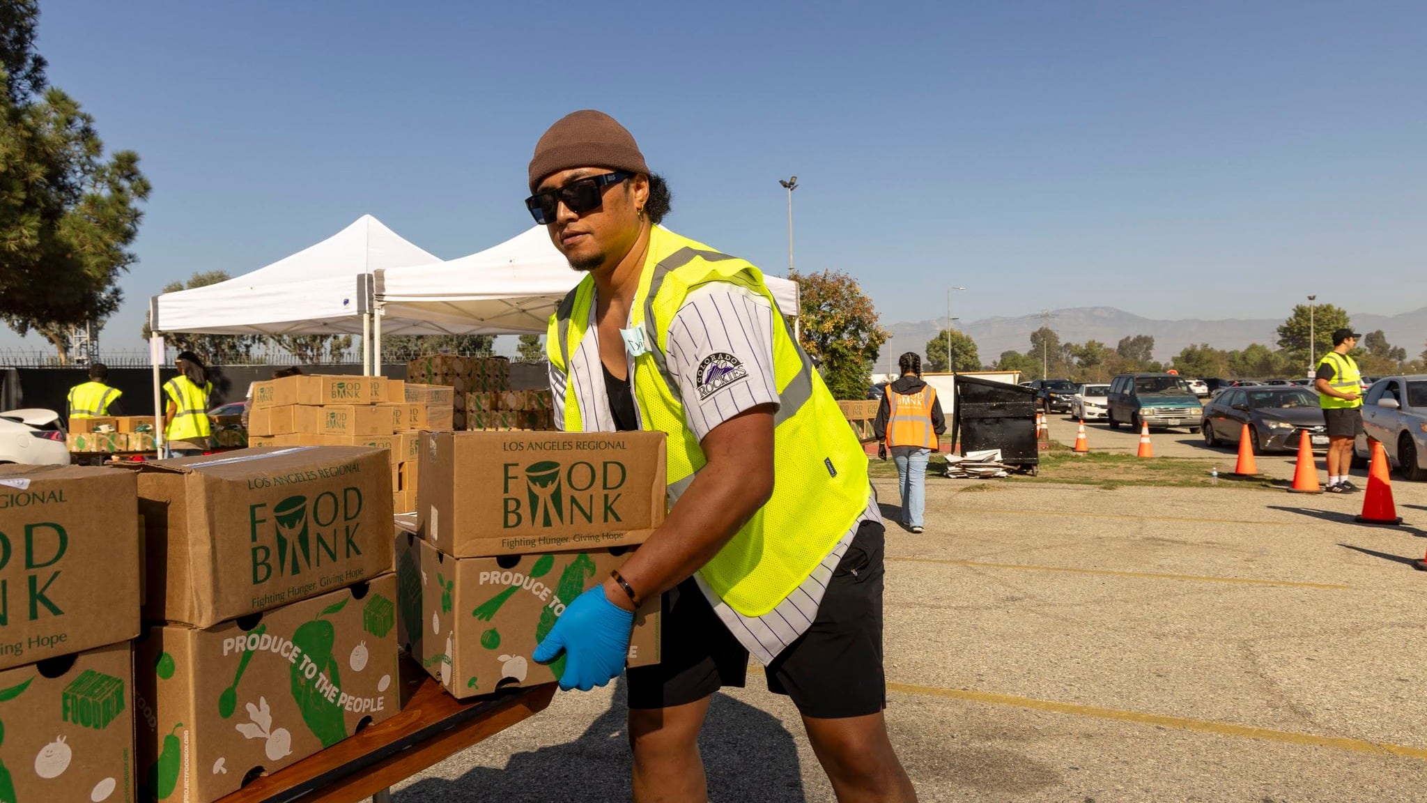 El Banco Regional de Alimentos de Los Ángeles opera en conjunto con diferentes distribuidores de comida en varias partes de la ciudad (Facebook/Los Angeles Regional Food Bank)