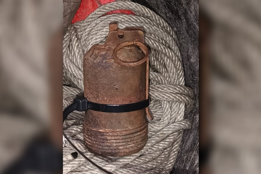 Un hombre en situación de calle encontró una granada con pólvora dentro de un contenedor de basura en el barrio de Constitución