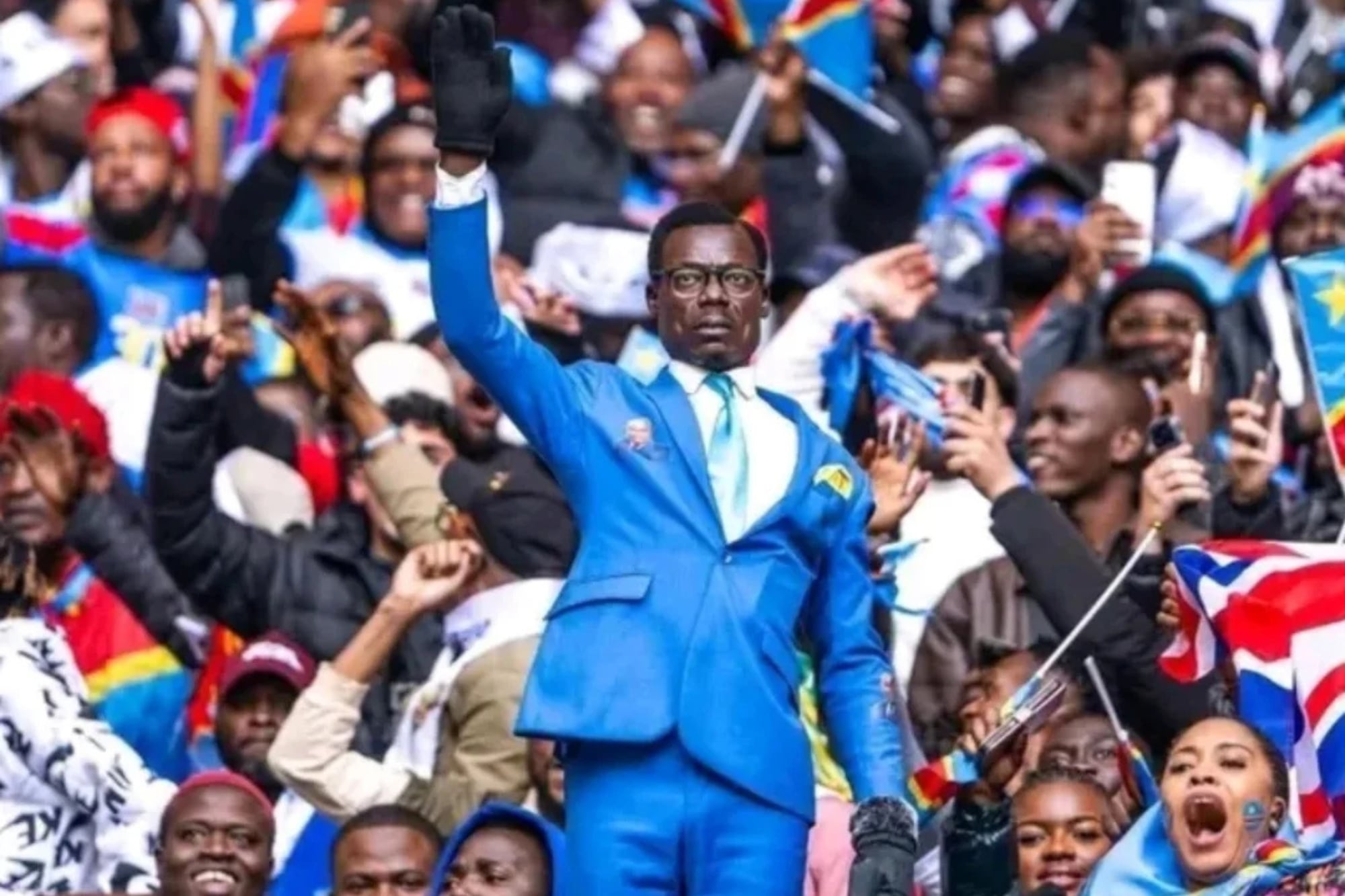 Quién es el hincha de Congo que permanece inmóvil durante los partidos y que estará hoy por primera vez en el Mundial