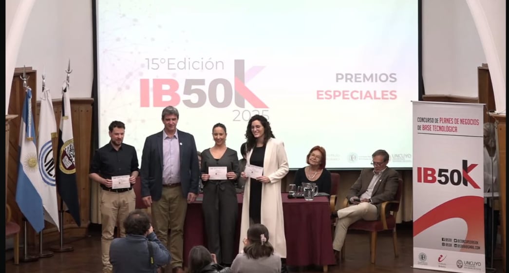 Un grupo de científicos argentinos creó un autotest para detectar el cáncer de colon en forma temprana; fue finalista del premio IB50K