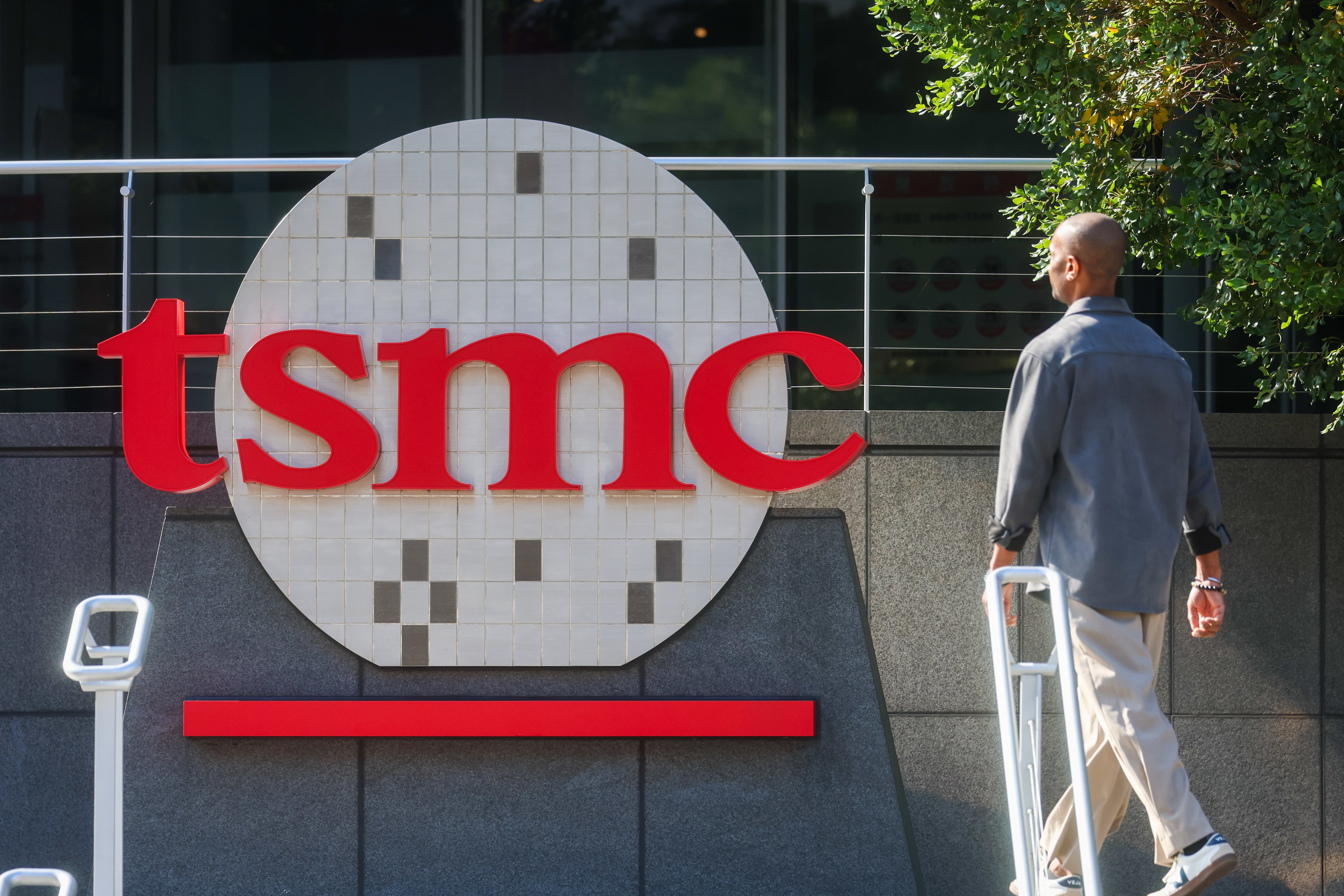 TSMC Arizona es un enorme complejo de fabricación de semiconductores, con una inversión de 165 mil millones de dólares, ubicado en Phoenix, Arizona