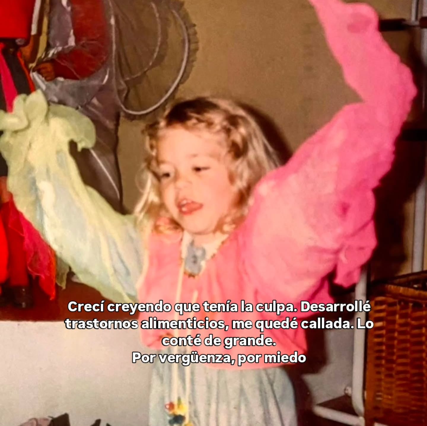 El desgarrador posteo con el que Rochi Igarzábal contó el abuso que sufrió a los cinco años 7 A través de distintas fotos de su infancia, la actriz habló de las consecuencias físicas y psíquicas que debió atravesar como consecuencia de los reiterados abusos