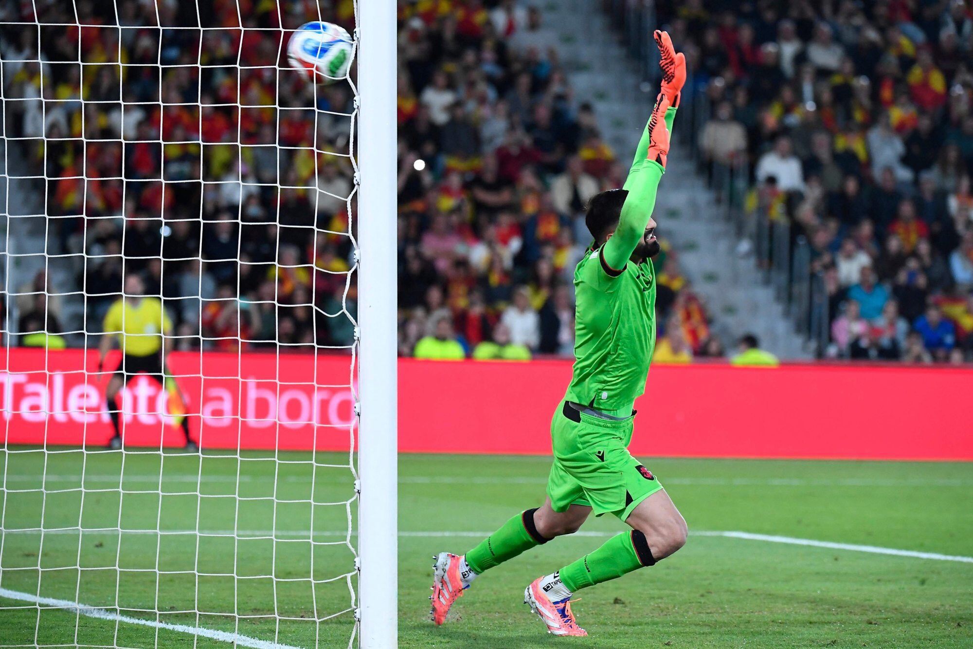 Mikel Oyarzabal acaba de lanzar el misil