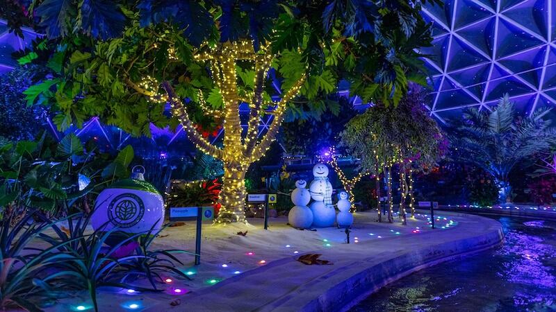 Algunas atracciones de Disney se modifican en Navidad para darle a los visitantes una experiencia única