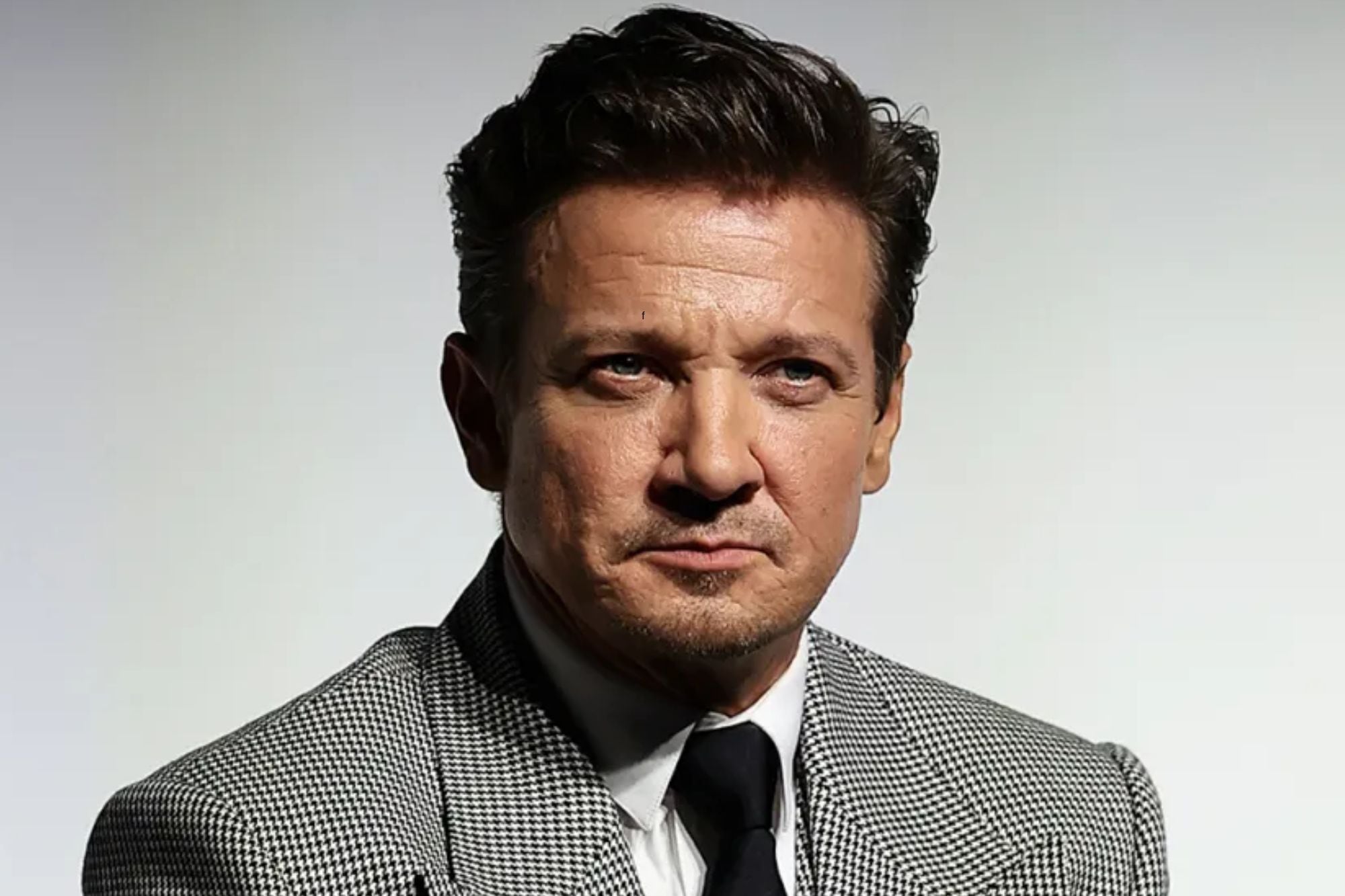 Jeremy Renner quiere demandar a la directora Yi Zhou en medio de las acusaciones en su contra