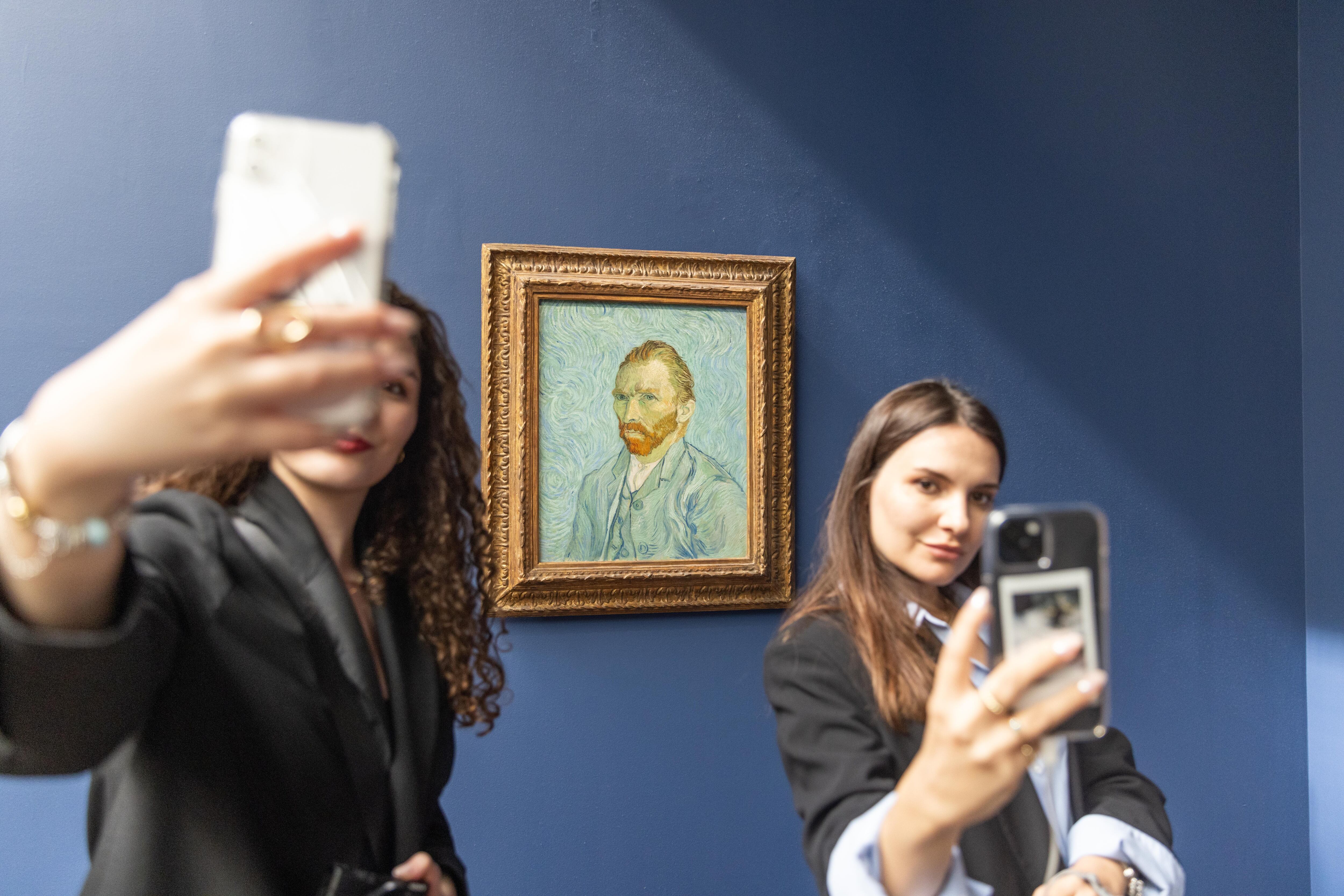 El Musée dʼOrsay expone obras de Vincent van Gogh y de otros varios impresionistas.