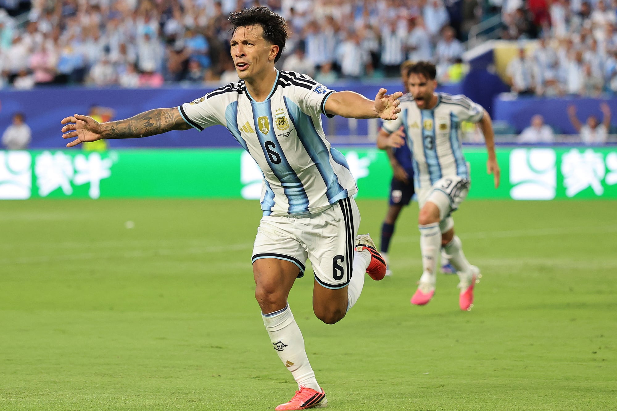 Lisandro Martínez habló sobre su primer gol en el Mundial y se emocionó al recordar su lesión 6 A los 90+2', Lisandro Martínez metió el segundo gol de la selección argentina (Foto: Michael Reaves / GETTY IMAGES NORTH AMERICA / Getty Images via AFP)