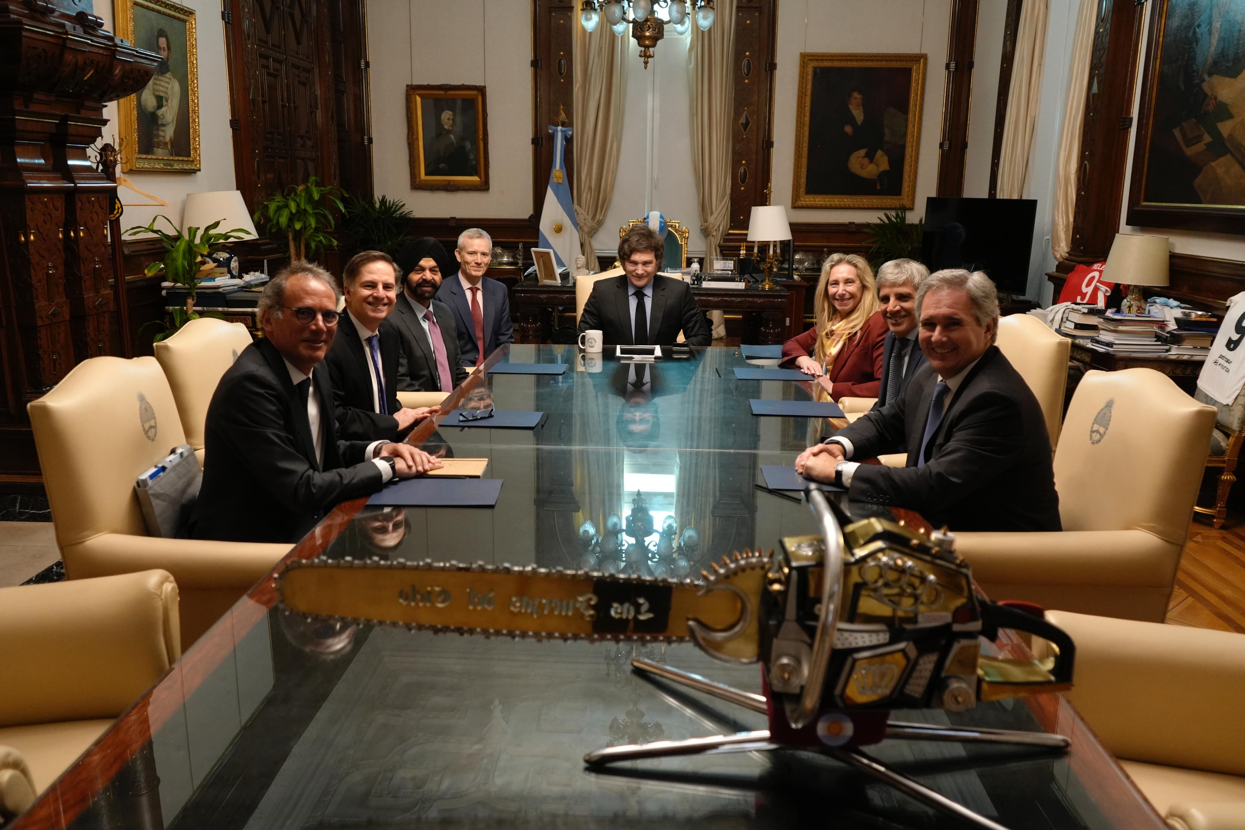 Milei junto al presidente del Banco Mundial.
