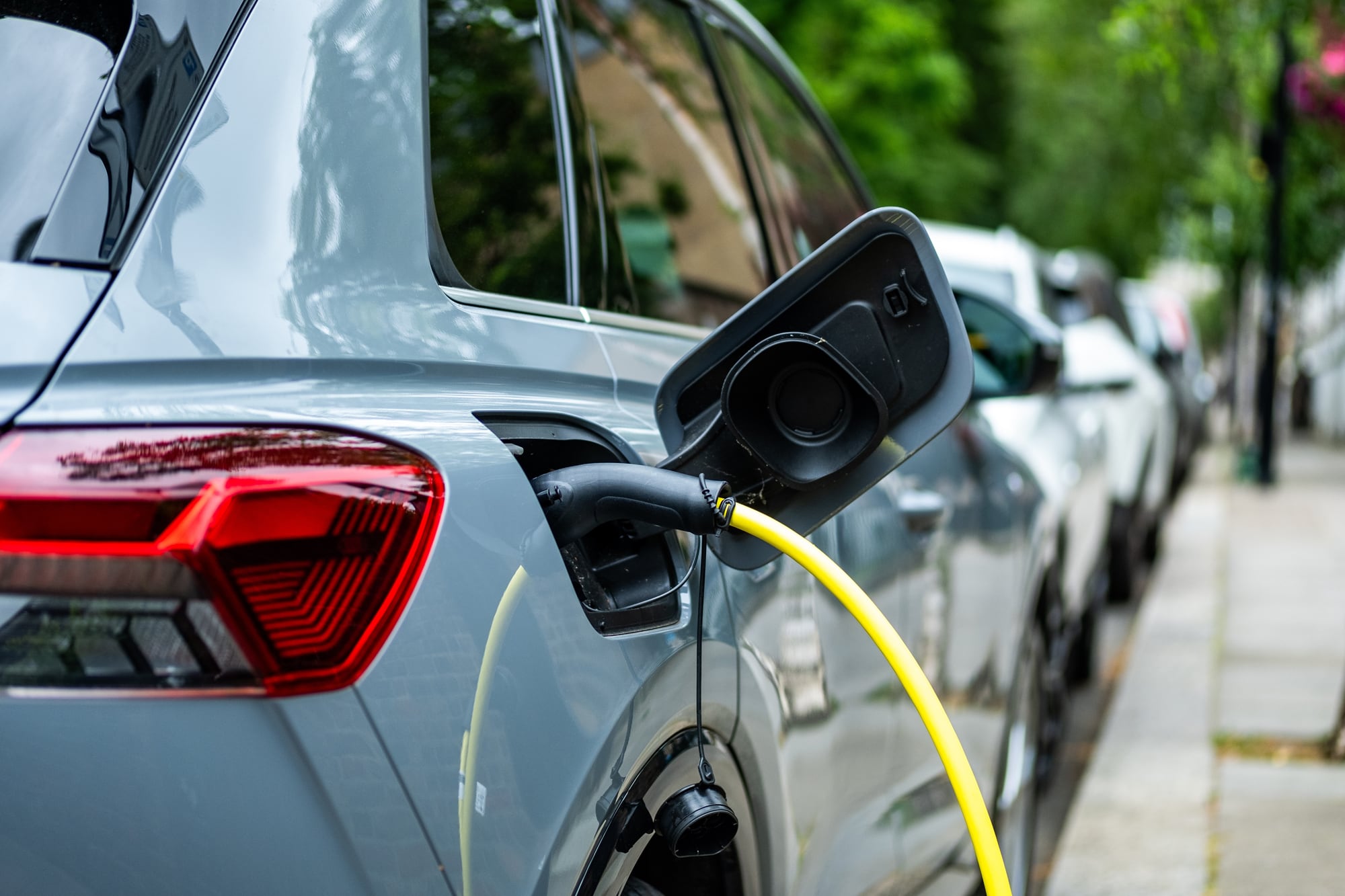 La medida responde al incremento de los voltajes en los vehículos modernos, que están pasando de los habituales 400 V a niveles de 800 V o incluso 1000 V