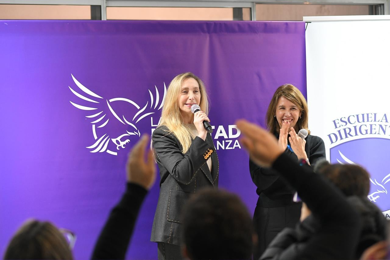 Con la ausencia de Adorni, Karina Milei lanzó la escuela de dirigentes de LLA en la Capital