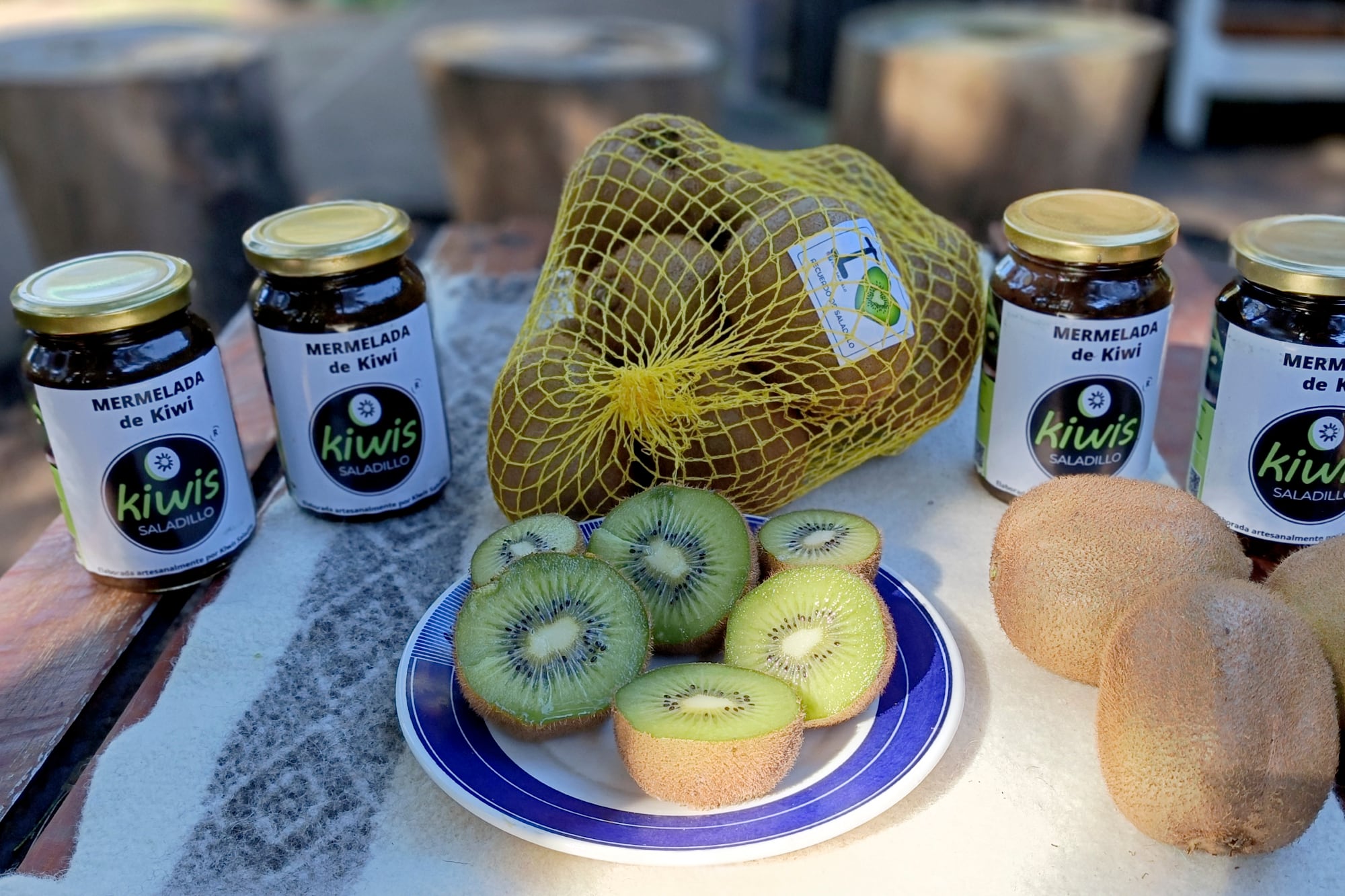 María y Oscar fabrican también mermeladas de kiwi