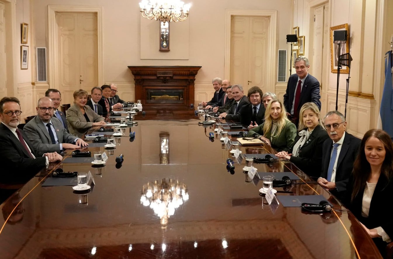 El presidente Javier Milei encabezó una reunión de gabinete ampliado junto a la directora gerente del Fondo Monetario Internacional (FMI), Kristalina Georgieva