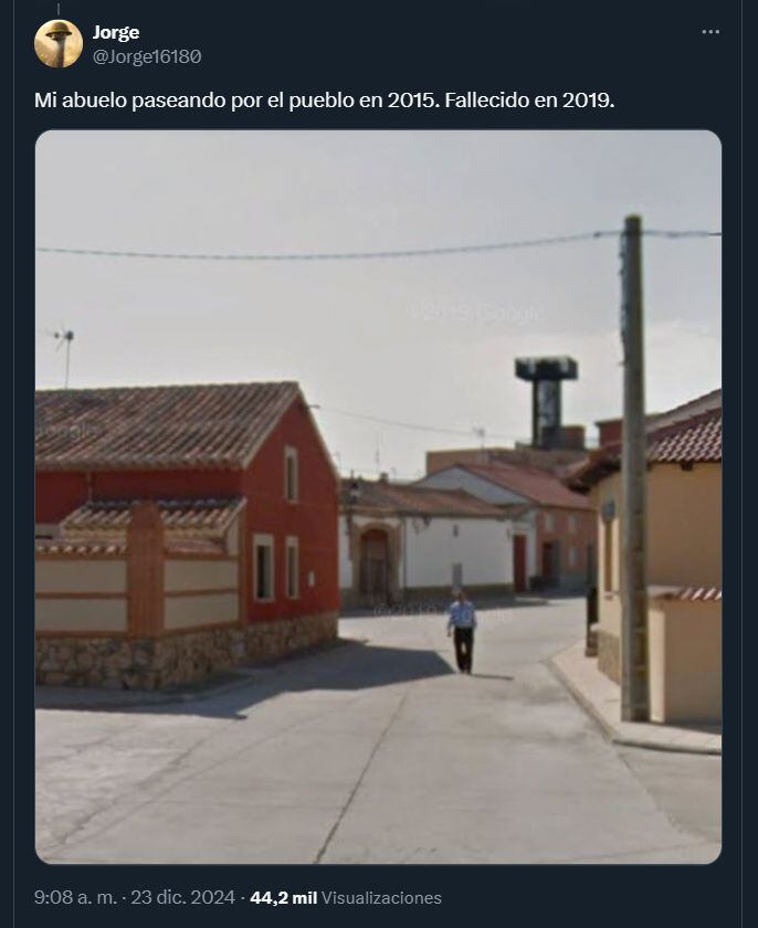 El paso del auto de Street View deja postales cotidianas que muchos usuarios rescatan por su impacto emocional