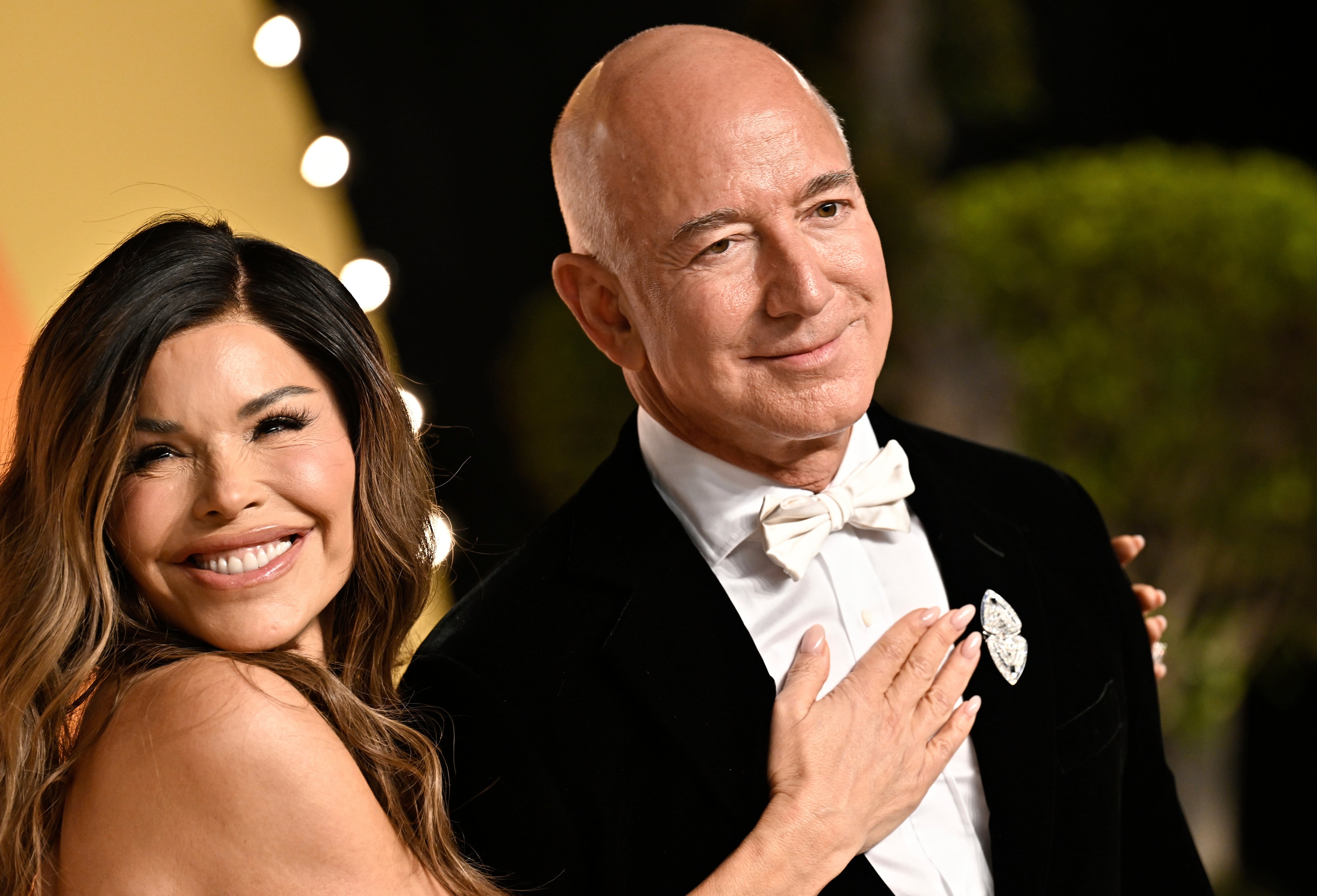 ARCHIVO - Lauren Sánchez y Jeff Bezos oficializaron su relación ante la prensa en el 2019 (Foto de Evan Agostini/Invision/AP Archivo)