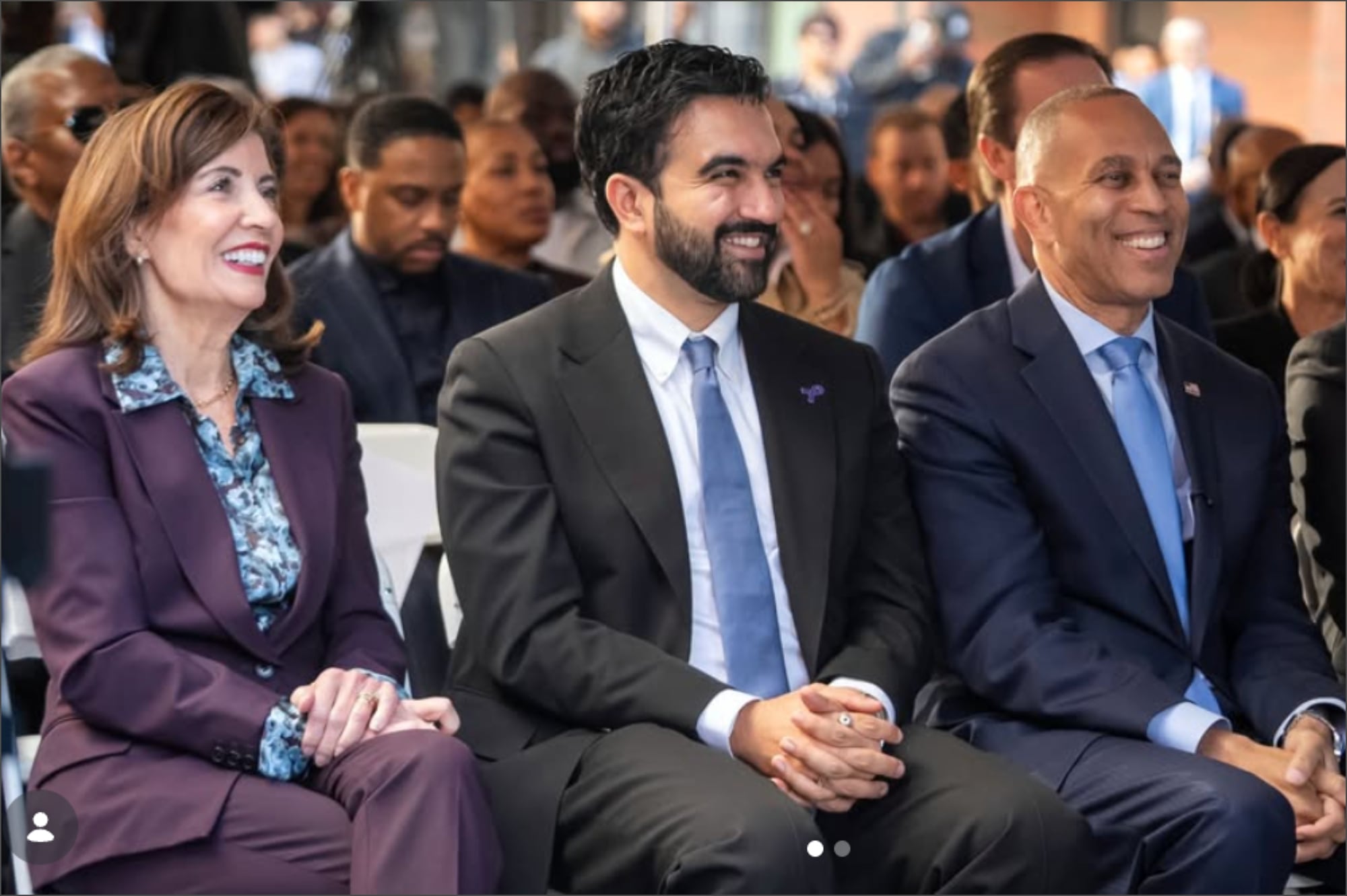 El alcalde Zohran Mamdani y el líder demócrata Jeffries encabezan una alianza de más de 100 políticos de Nueva York