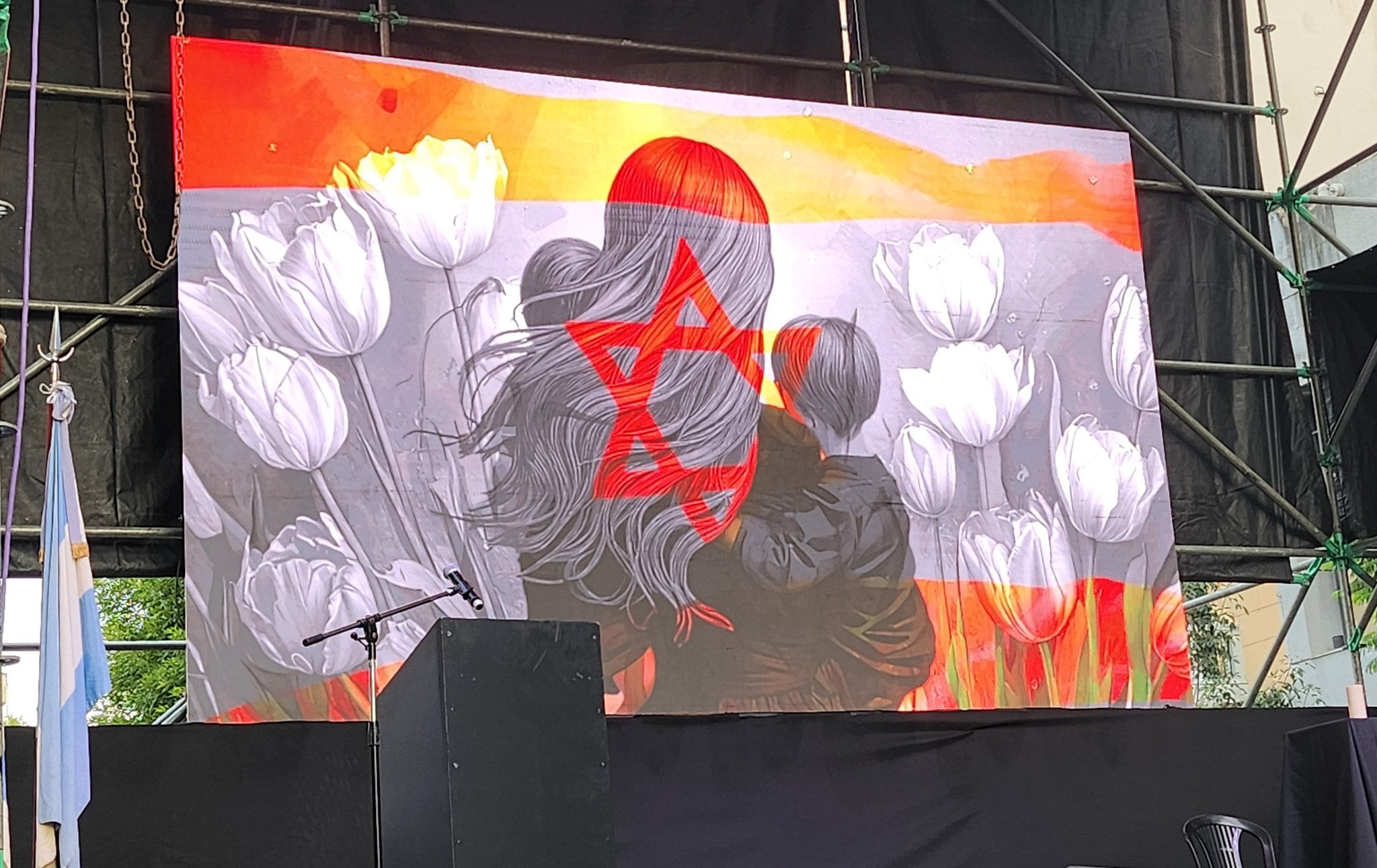 La convocatoria fue organizada por la Asociación Mutual Argentina (AMIA), la Delegación de Asociaciones Israelitas Argentinas (DAIA), la Organización Sionista Argentina (OSA) y el Foro de Familias de Secuestrados y Desaparecidos.