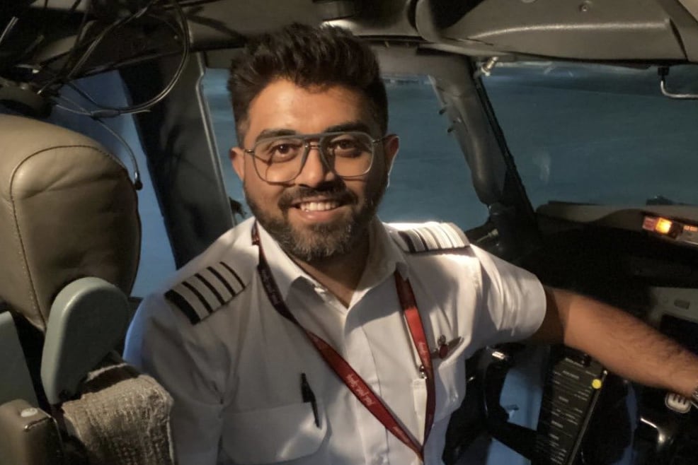 El Capitán Smit Machchhar, quien fue apuñalado el miércoles 30 de septiembre en un incidente aéreo en pleno vuelo de FlyDubai