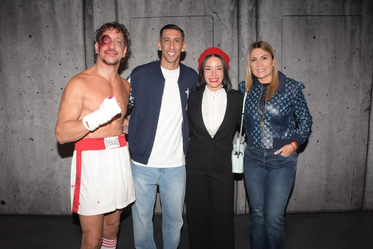 Nico Vázquez, Ángel Di María, Dai Fernández y Jorgelina Cardoso, a pura sonrisa al término de la función