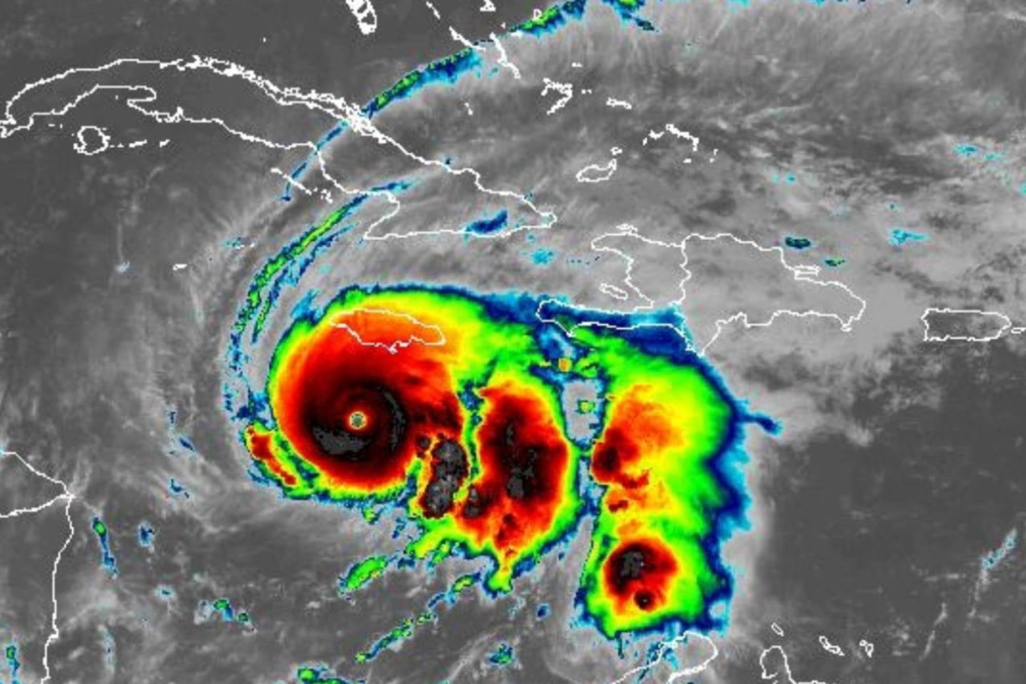El huracán Melissa sube a la categoría máxima y ordenan evacuar en Jamaica